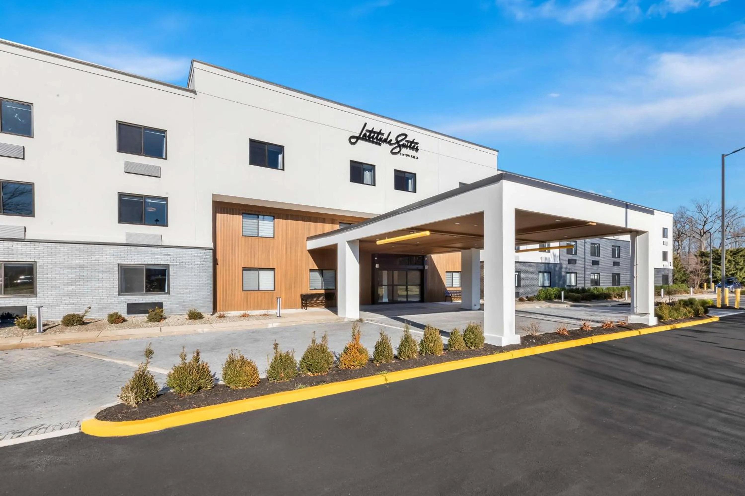 Property building in Latitude Suites Tinton Falls Eatontown - BW Premier Collection
