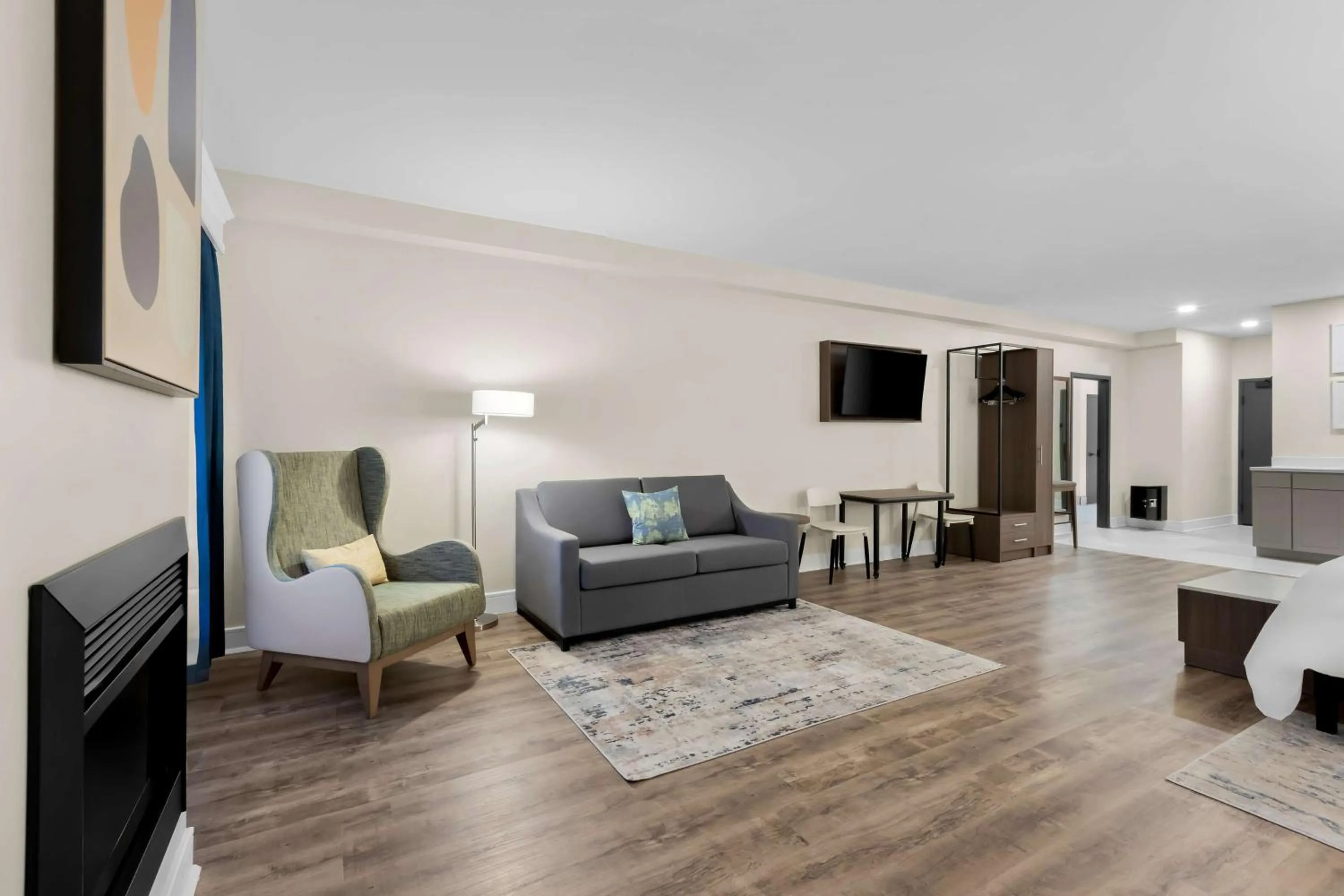 Bedroom in Latitude Suites Tinton Falls Eatontown - BW Premier Collection