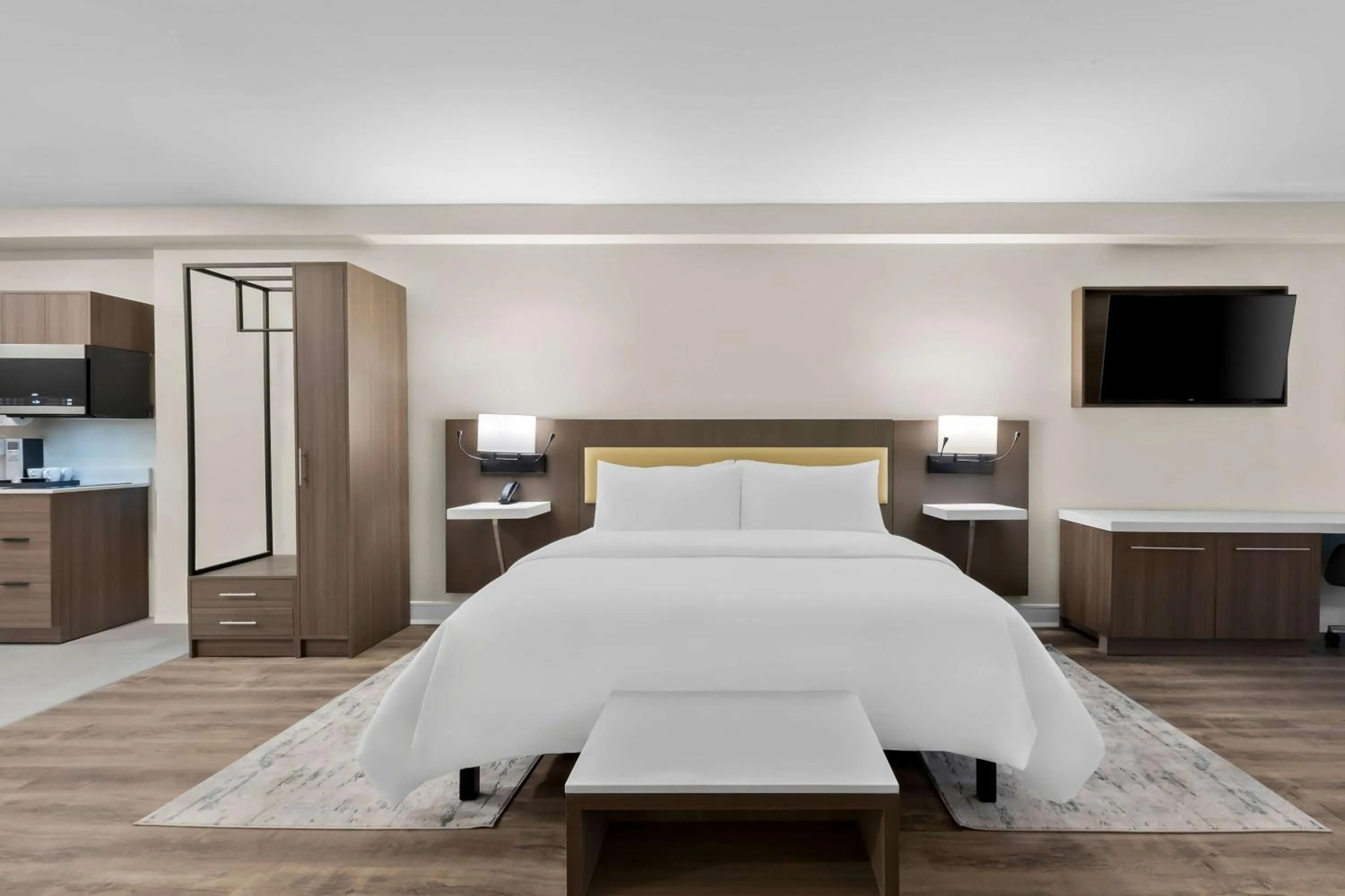 Bedroom, Bed in Latitude Suites Tinton Falls Eatontown - BW Premier Collection