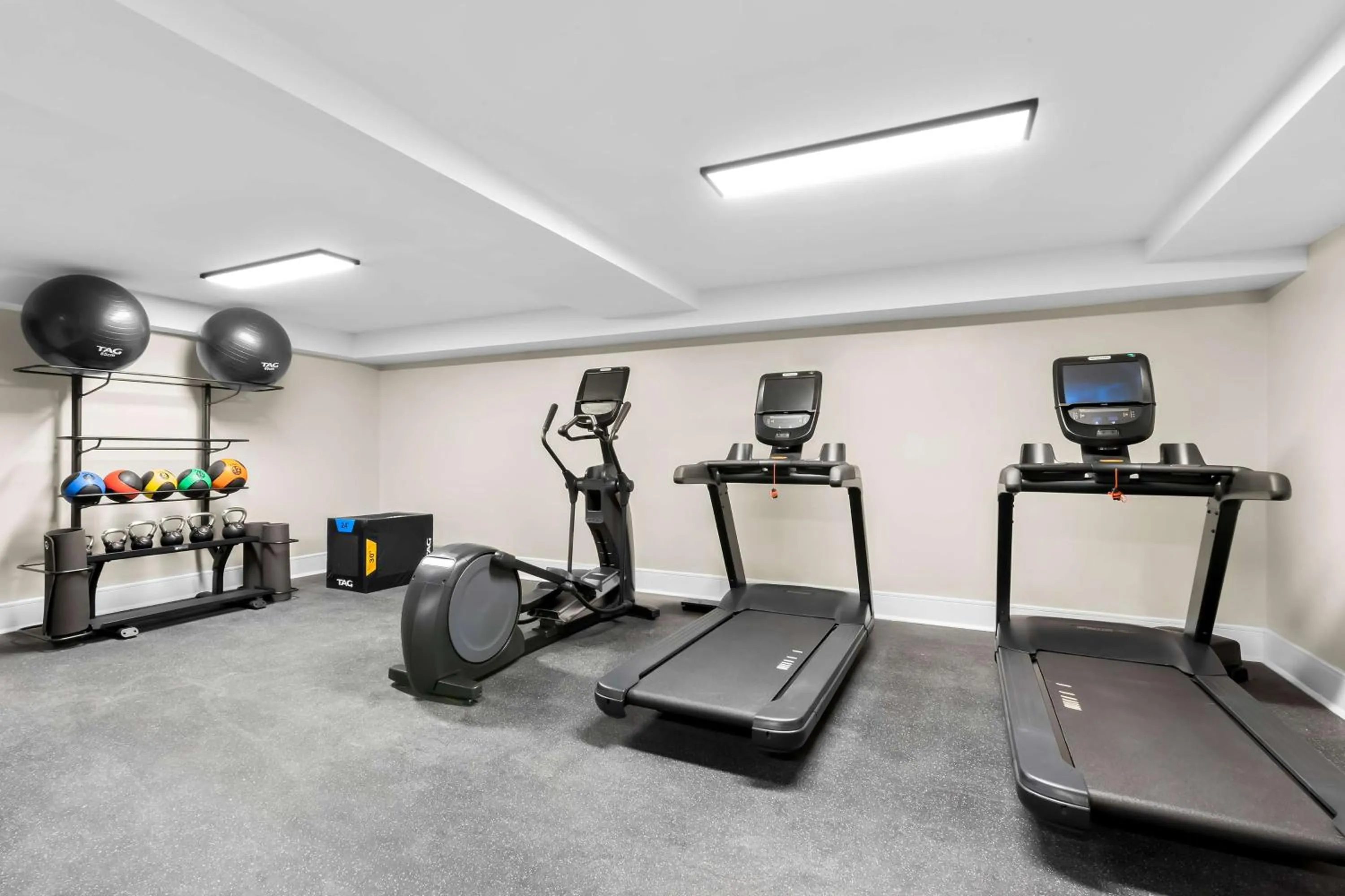 Fitness centre/facilities in Latitude Suites Tinton Falls Eatontown - BW Premier Collection