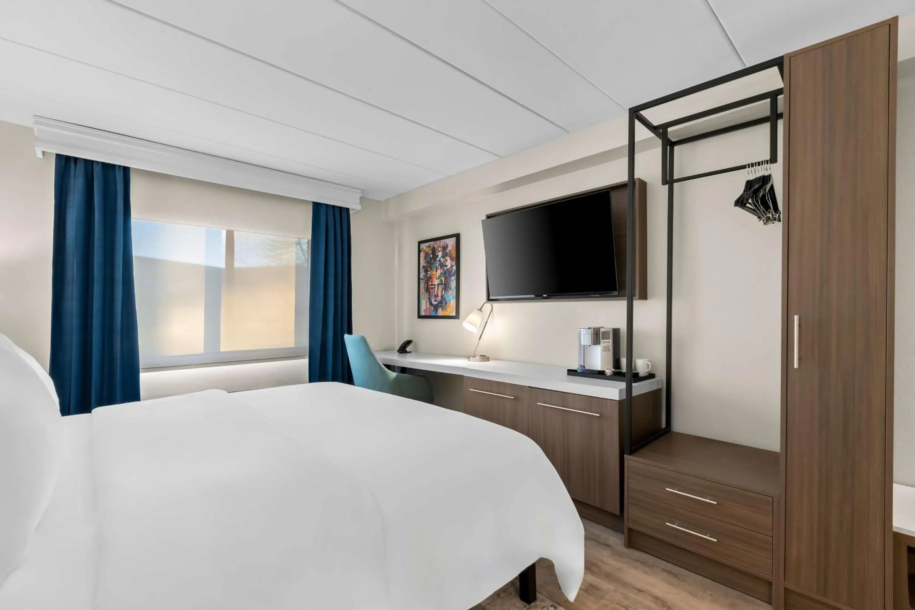 Bedroom, Bed in Latitude Suites Tinton Falls Eatontown - BW Premier Collection