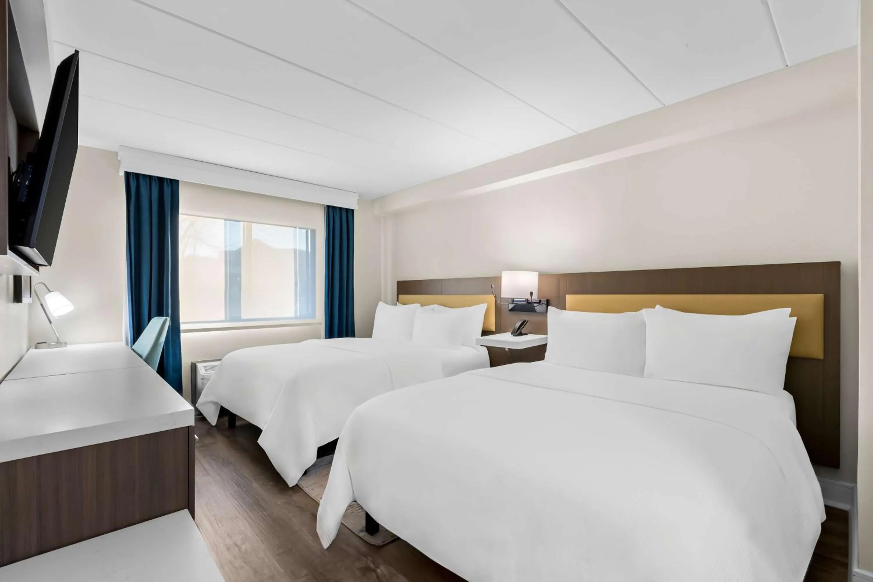 Bedroom, Bed in Latitude Suites Tinton Falls Eatontown - BW Premier Collection