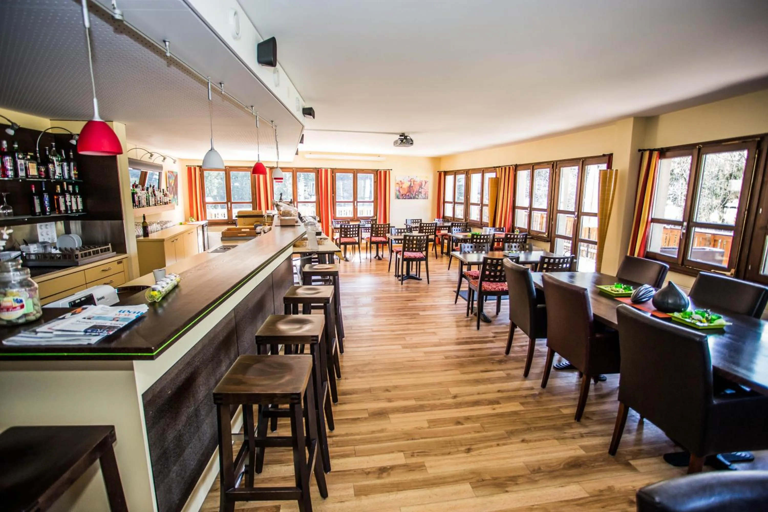 Restaurant/places to eat in Hotel Derby