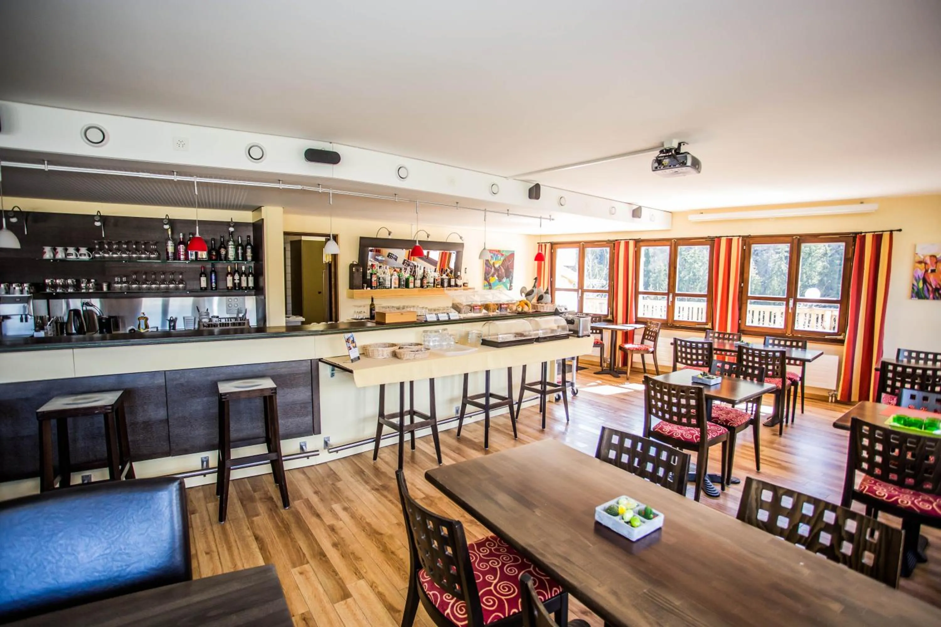 Restaurant/places to eat in Hotel Derby