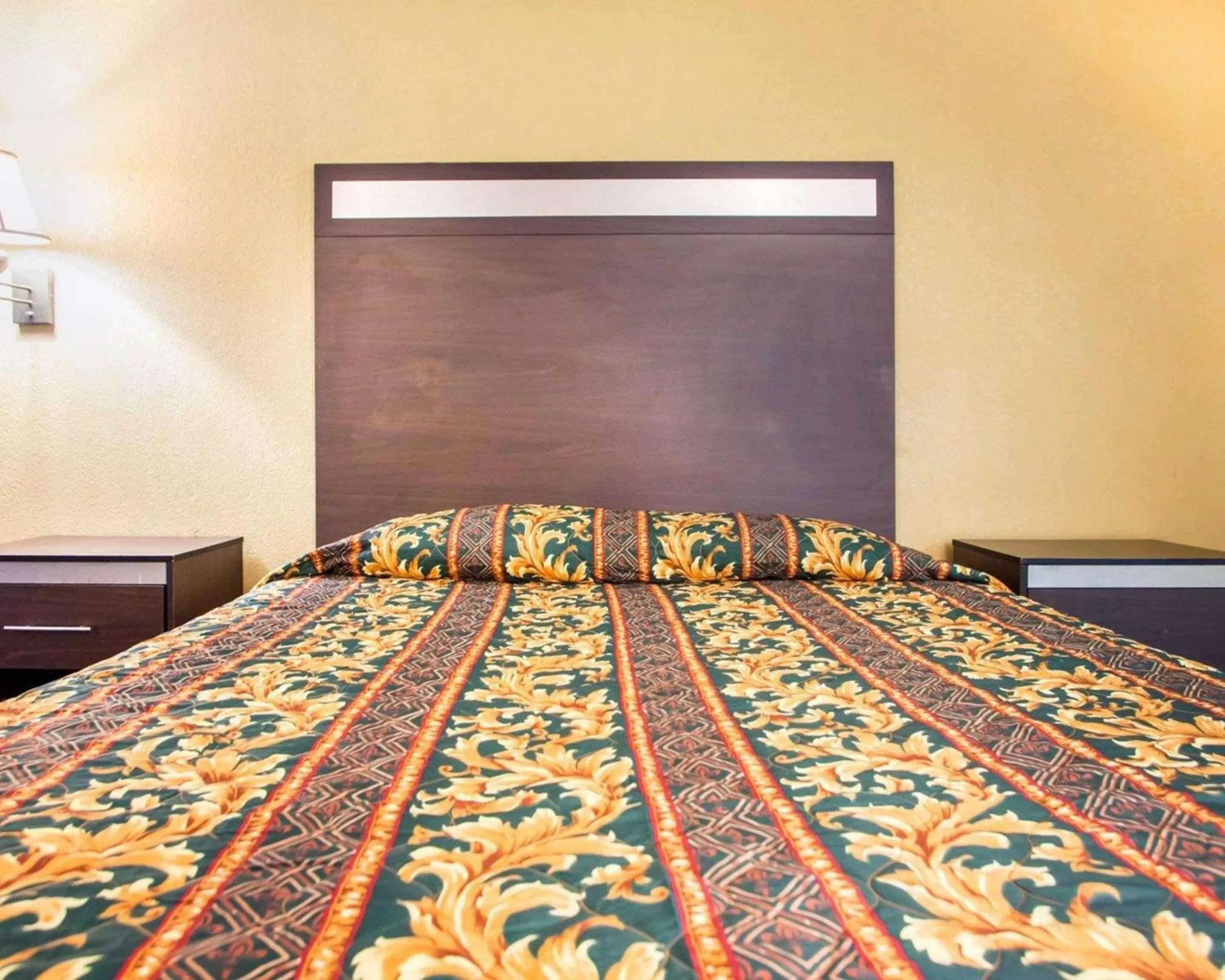 Photo of the whole room, Bed in Rodeway Inn Mount Laurel Hwy 73