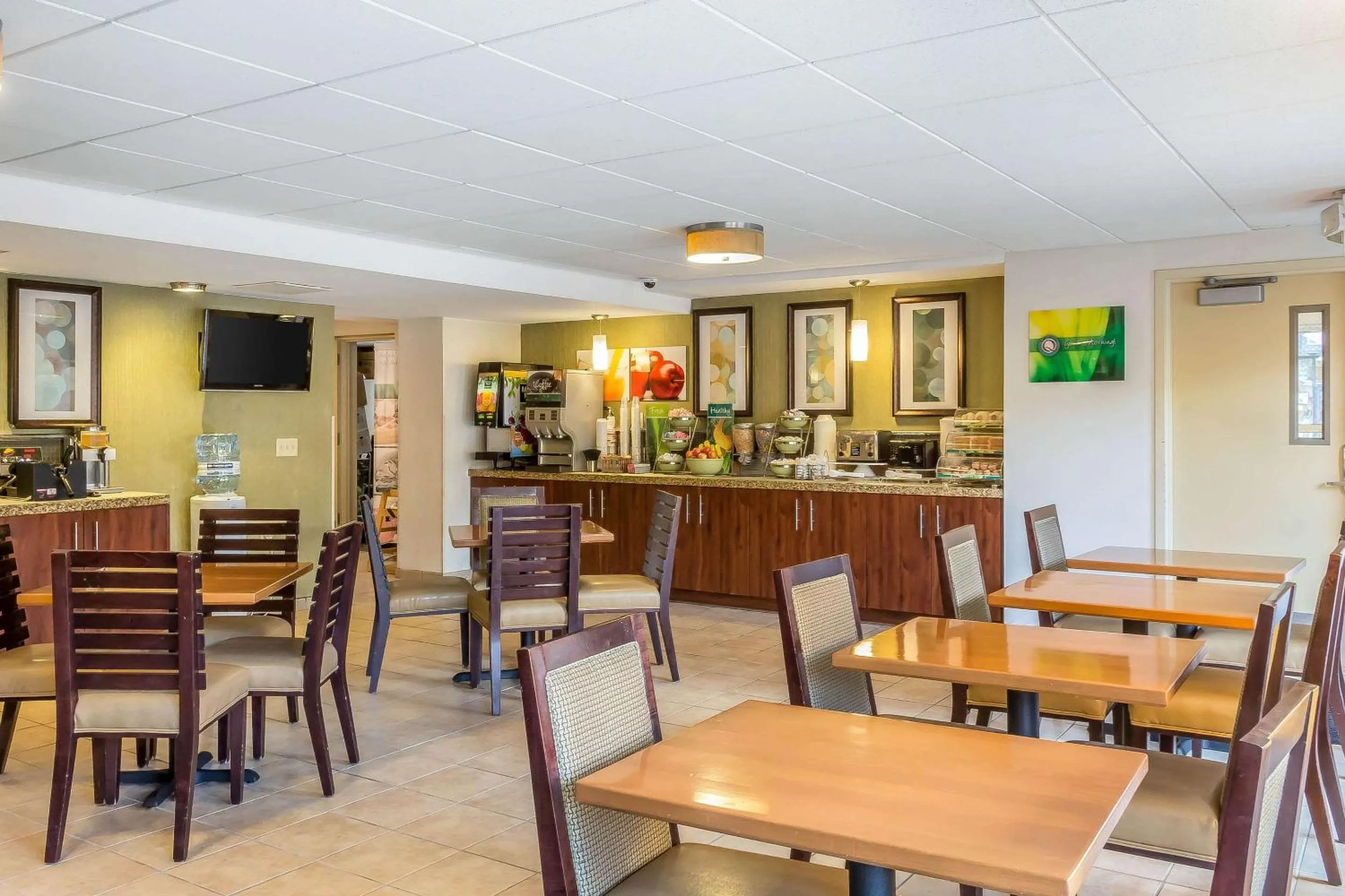 Restaurant/places to eat in Quality Inn Flamingo