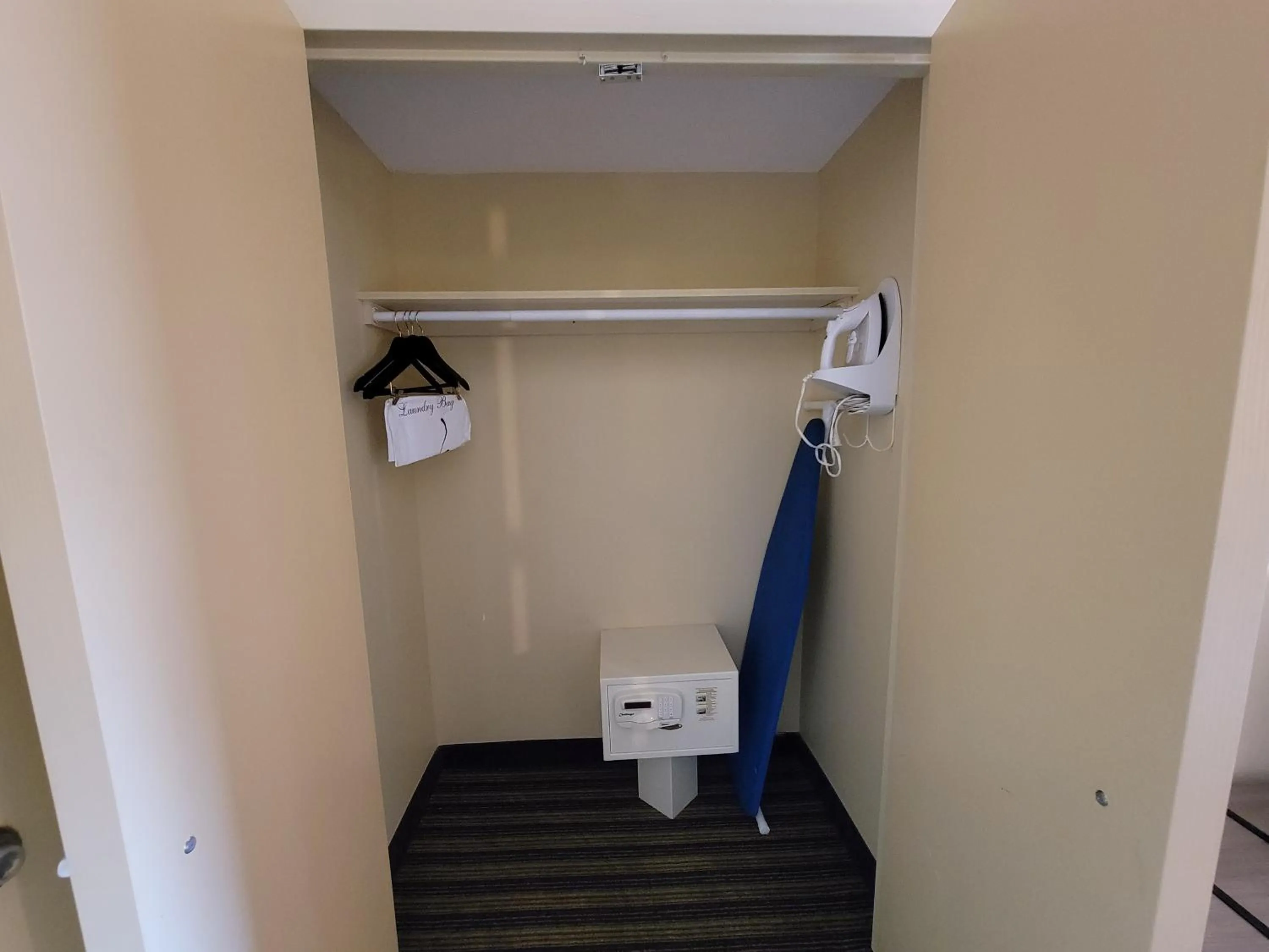 furniture in Quality Inn Flamingo