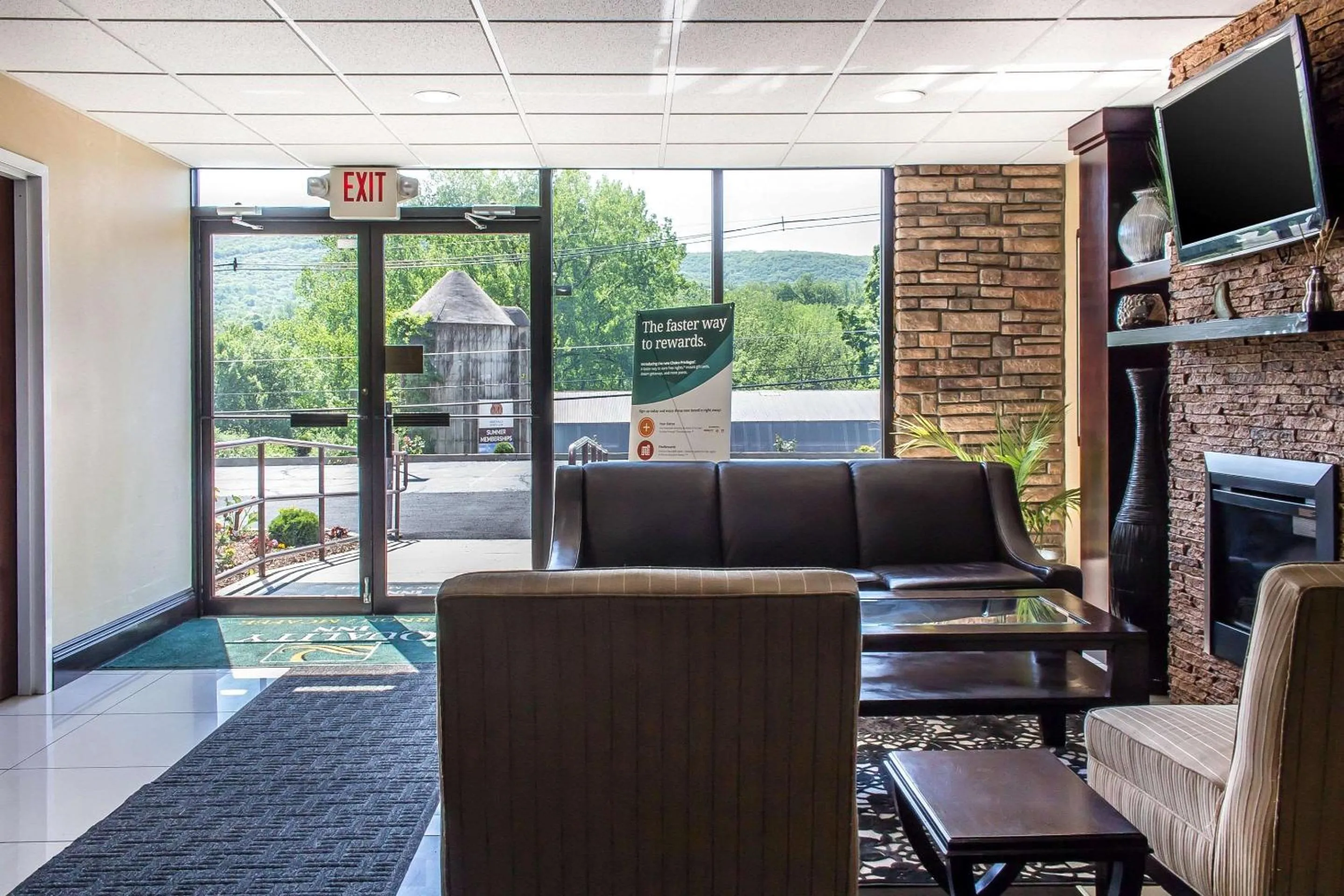 Lobby or reception in Quality Inn near Mountain Creek