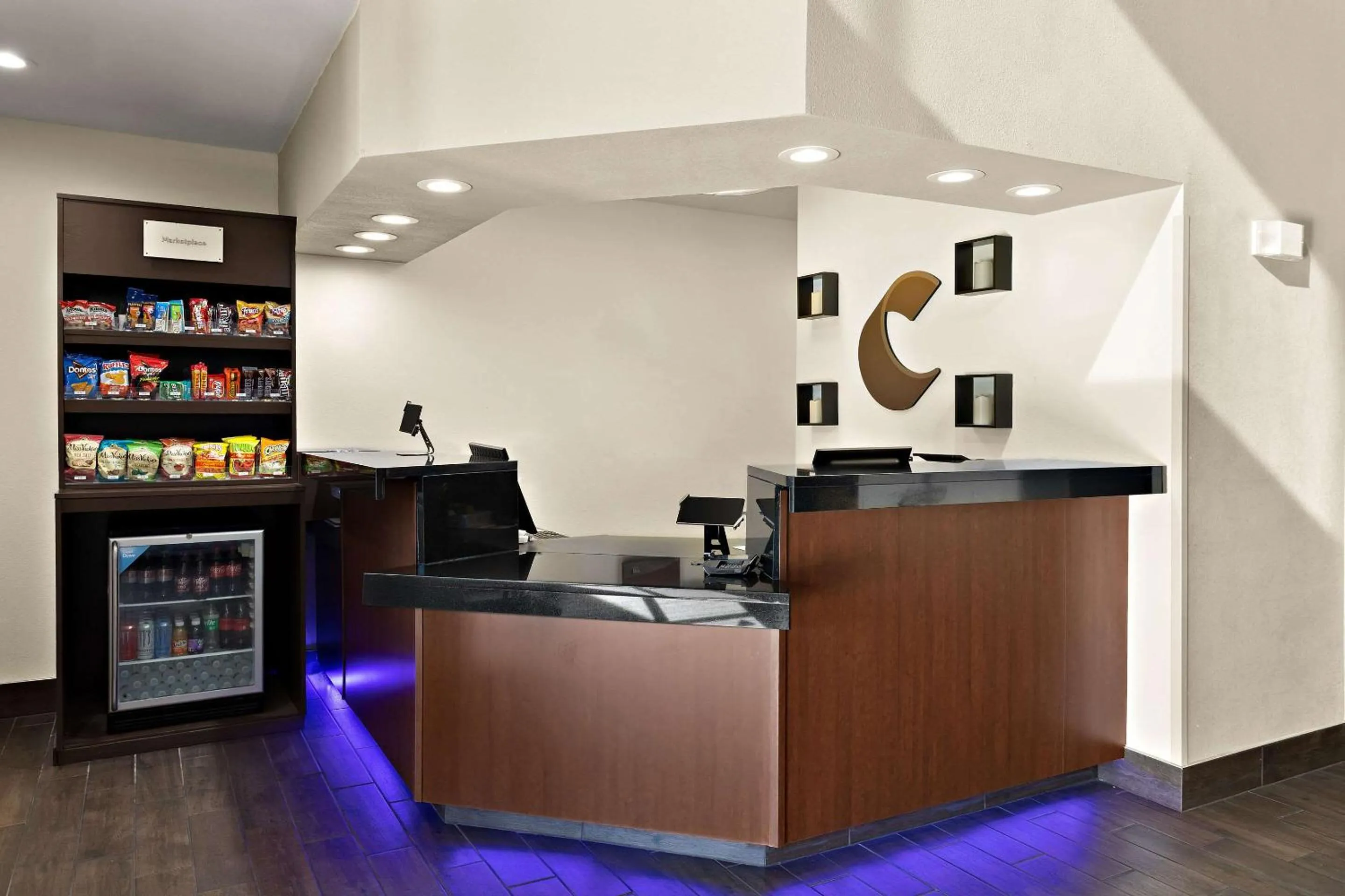 Lobby or reception in Comfort Suites University
