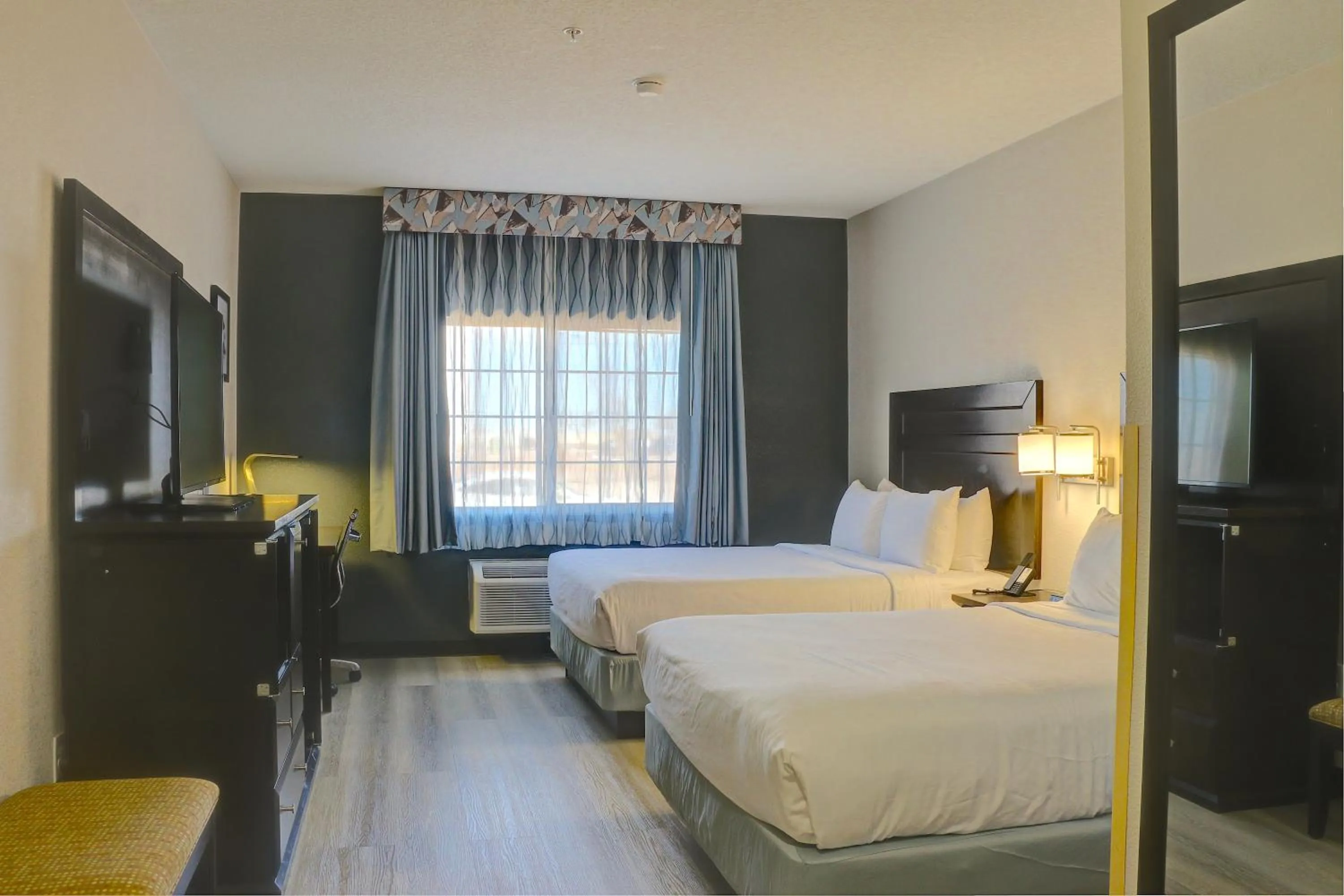 Bed in Quality Inn & Suites Roswell North