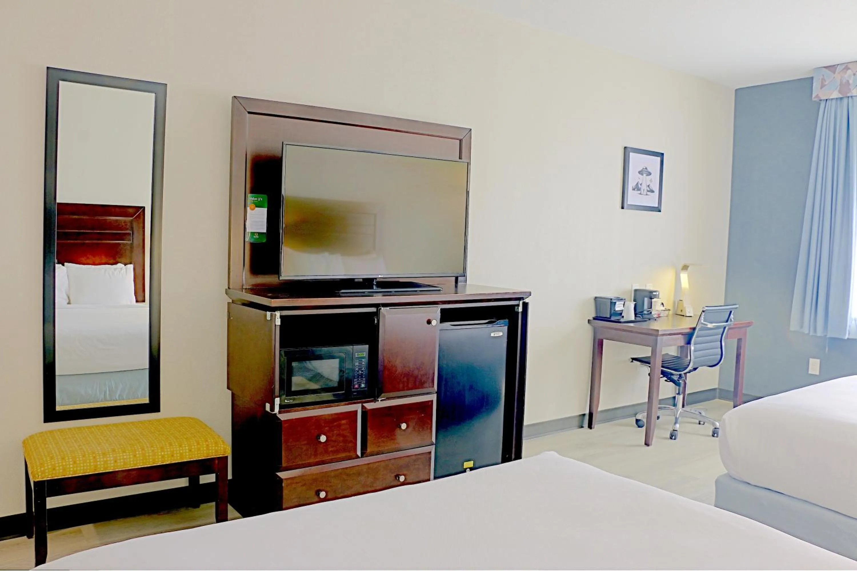 Bed in Quality Inn & Suites Roswell North