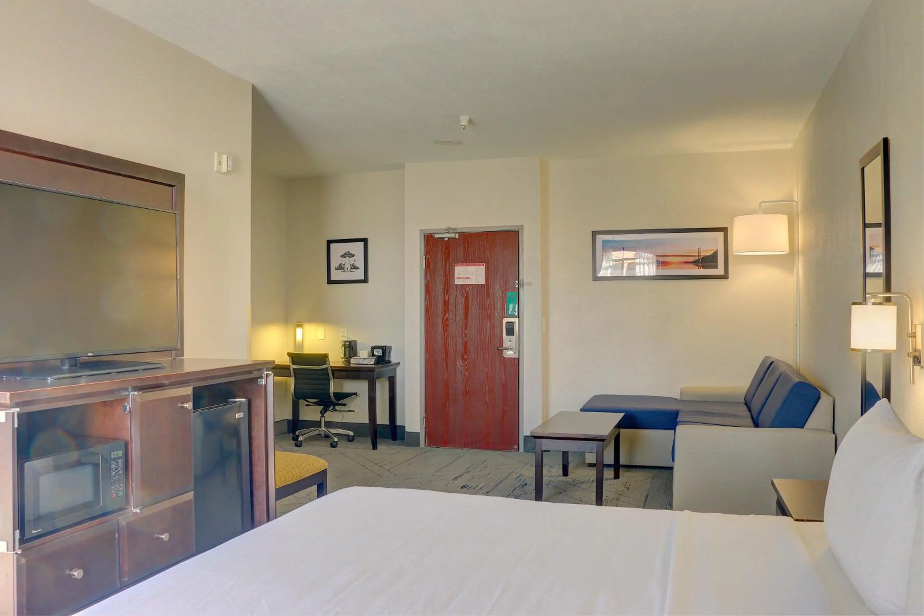 Bed in Quality Inn & Suites Roswell North