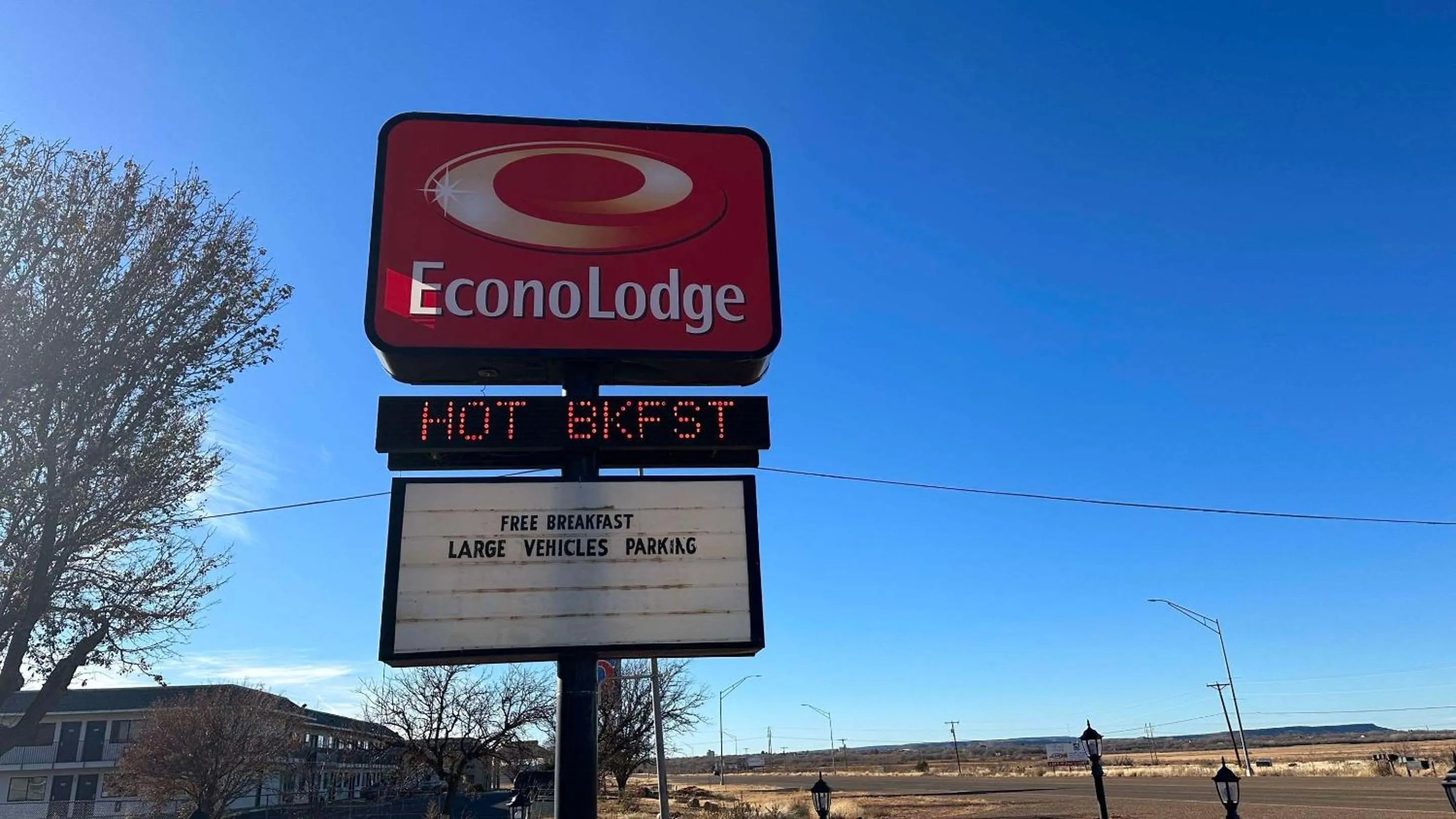 Property building in Econo Lodge Tucumcari Route 66