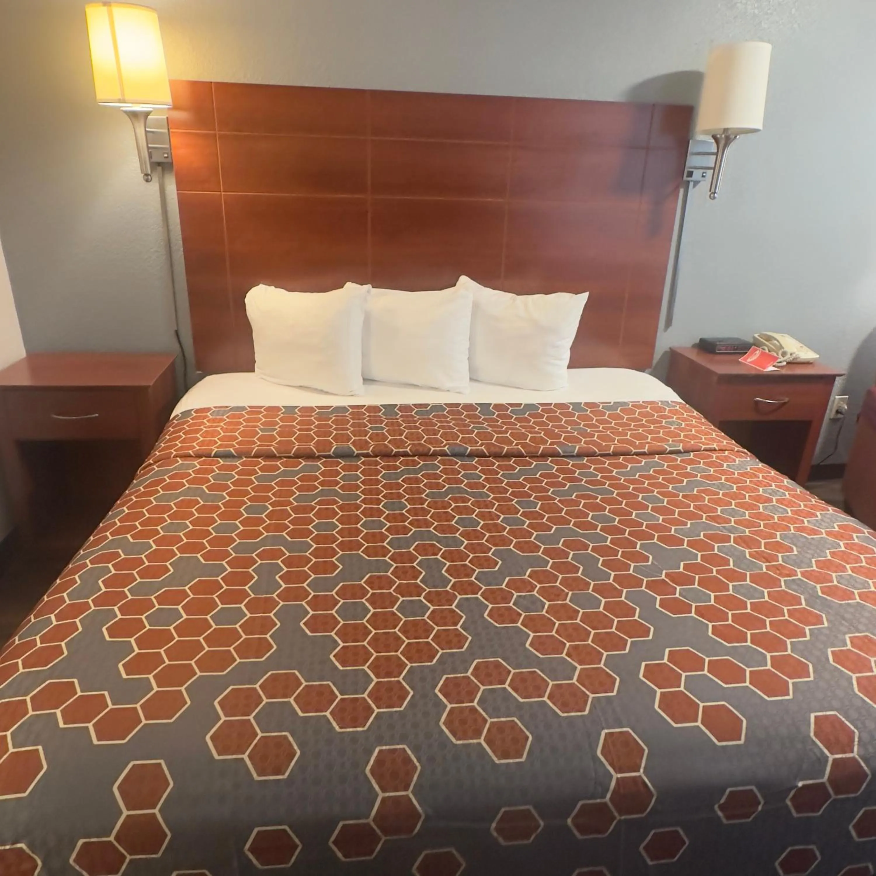 Bed in Econo Lodge Tucumcari Route 66