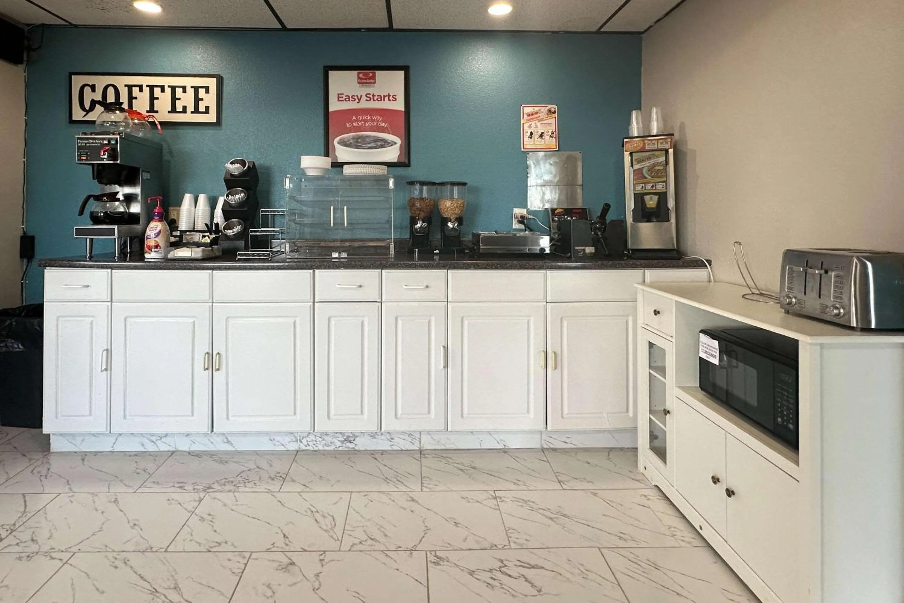 Breakfast in Econo Lodge Tucumcari Route 66