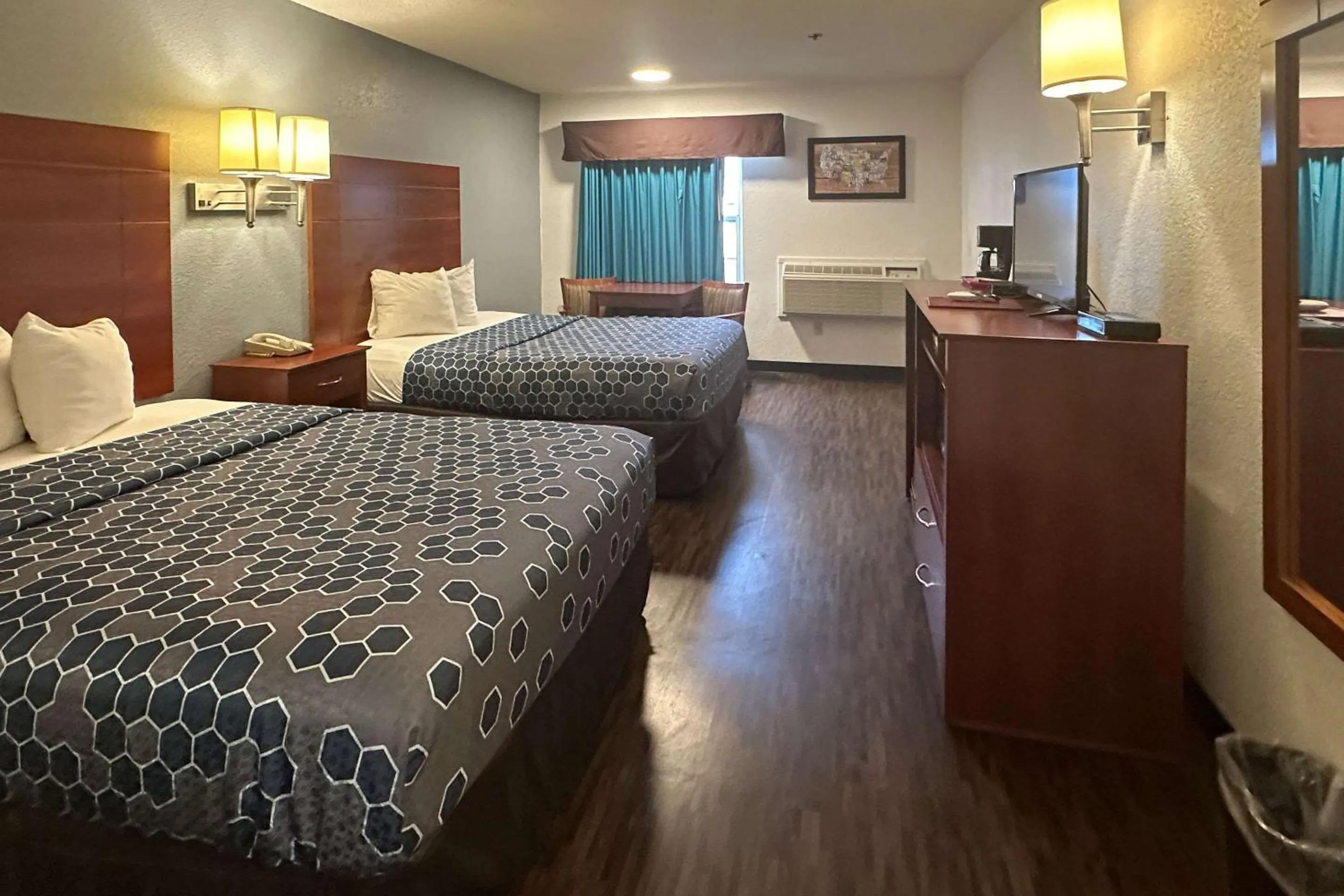 Bedroom, Bed in Econo Lodge Tucumcari Route 66