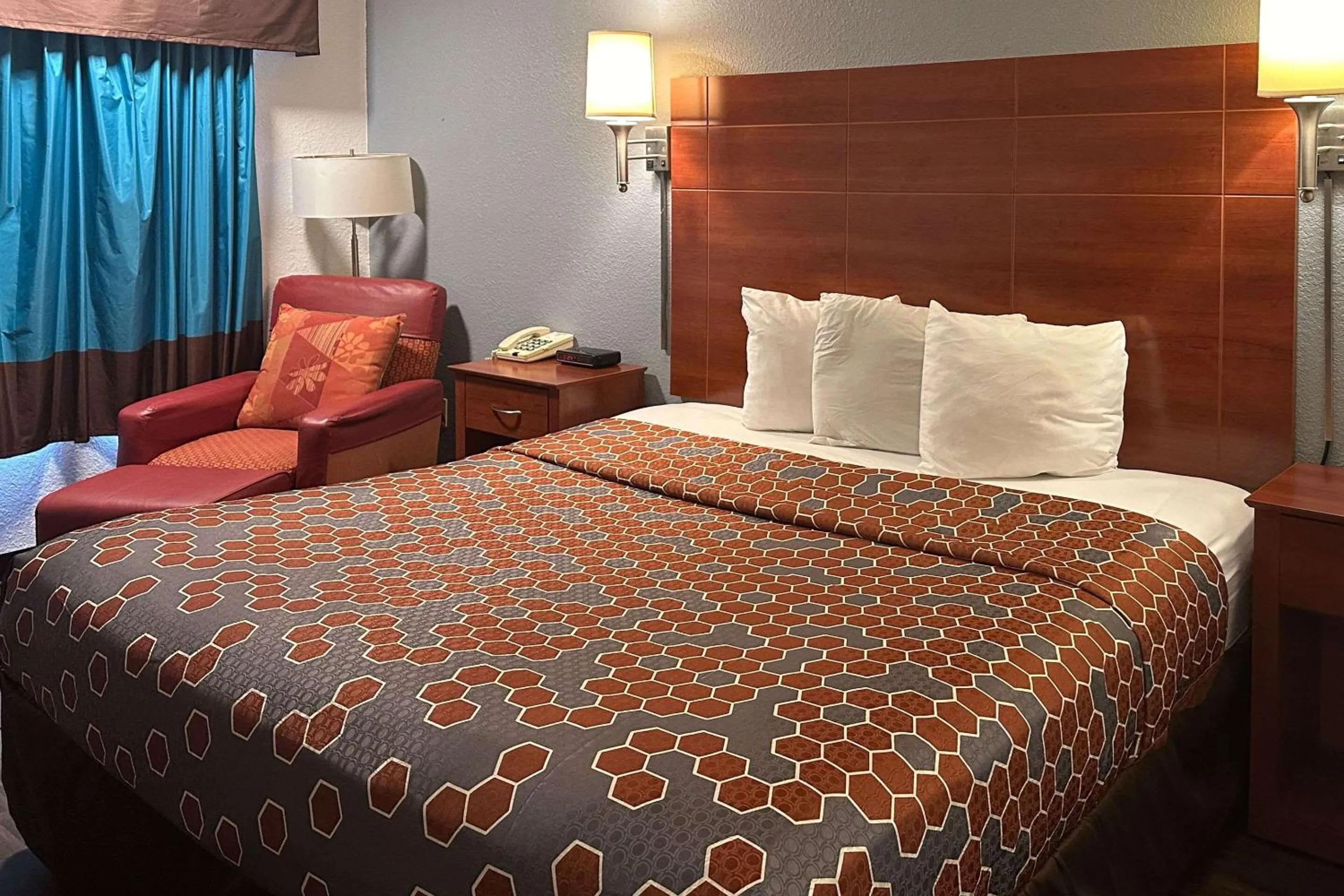 Bedroom, Bed in Econo Lodge Tucumcari Route 66