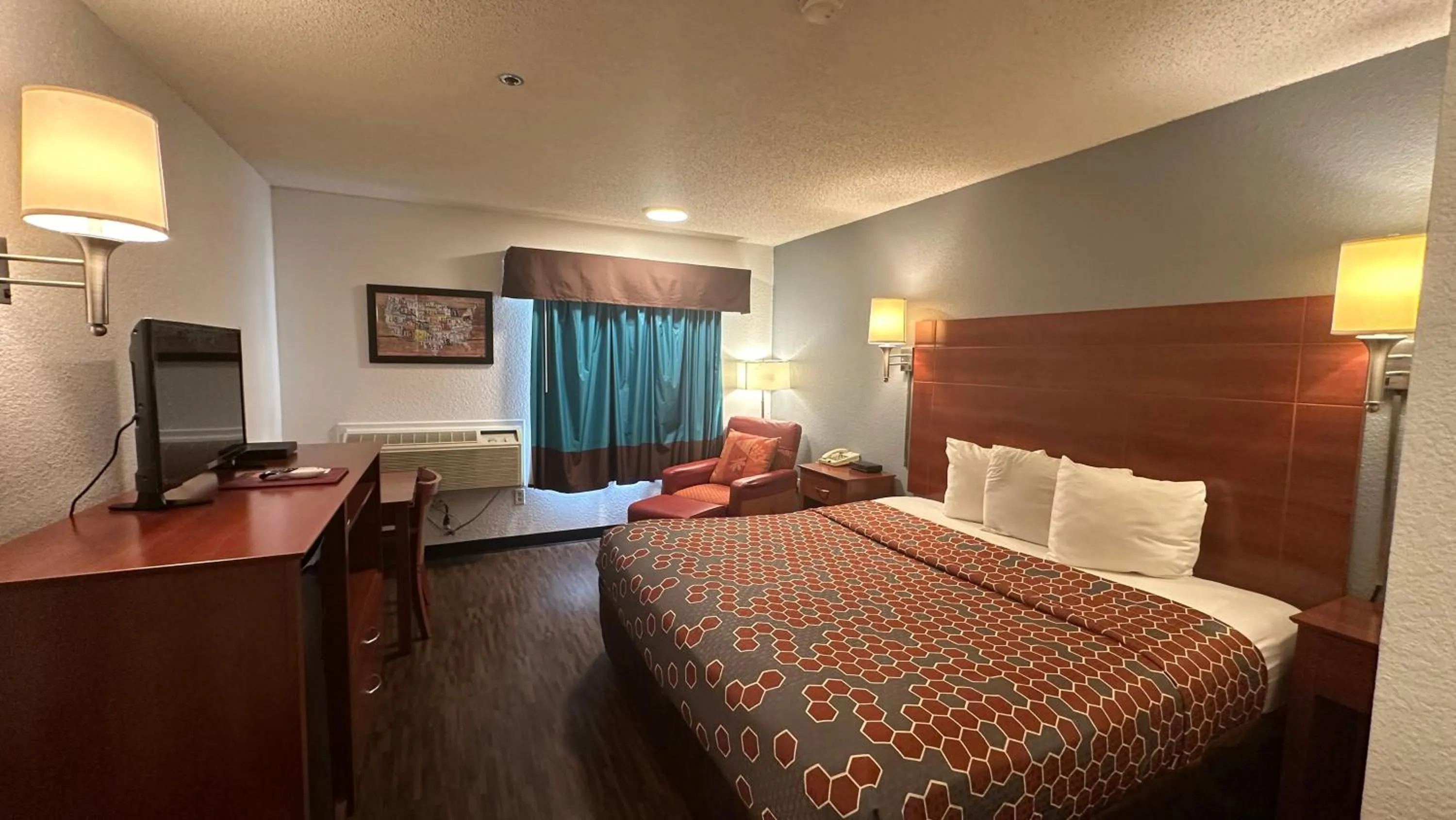 Bed in Econo Lodge Tucumcari Route 66