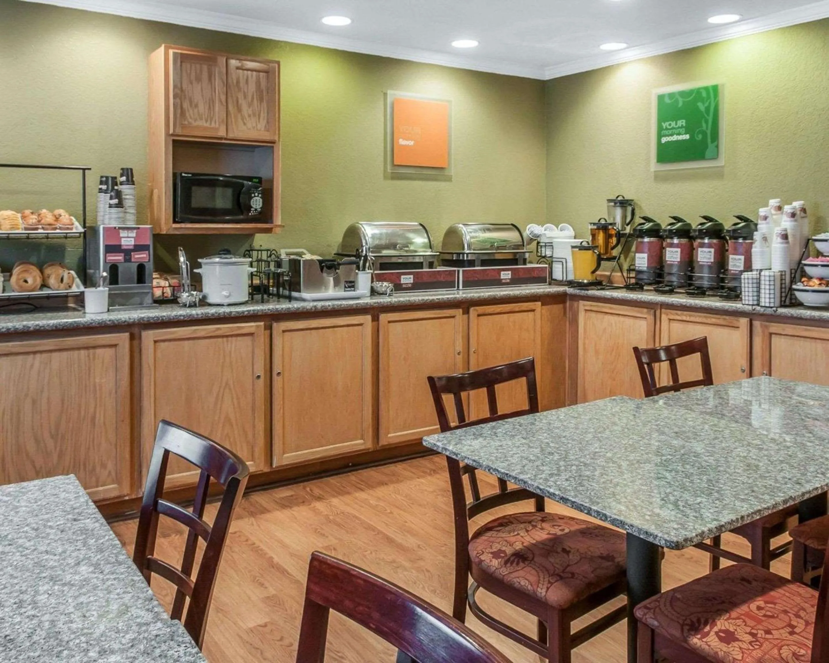 Restaurant/places to eat in Quality Inn & Suites Farmington