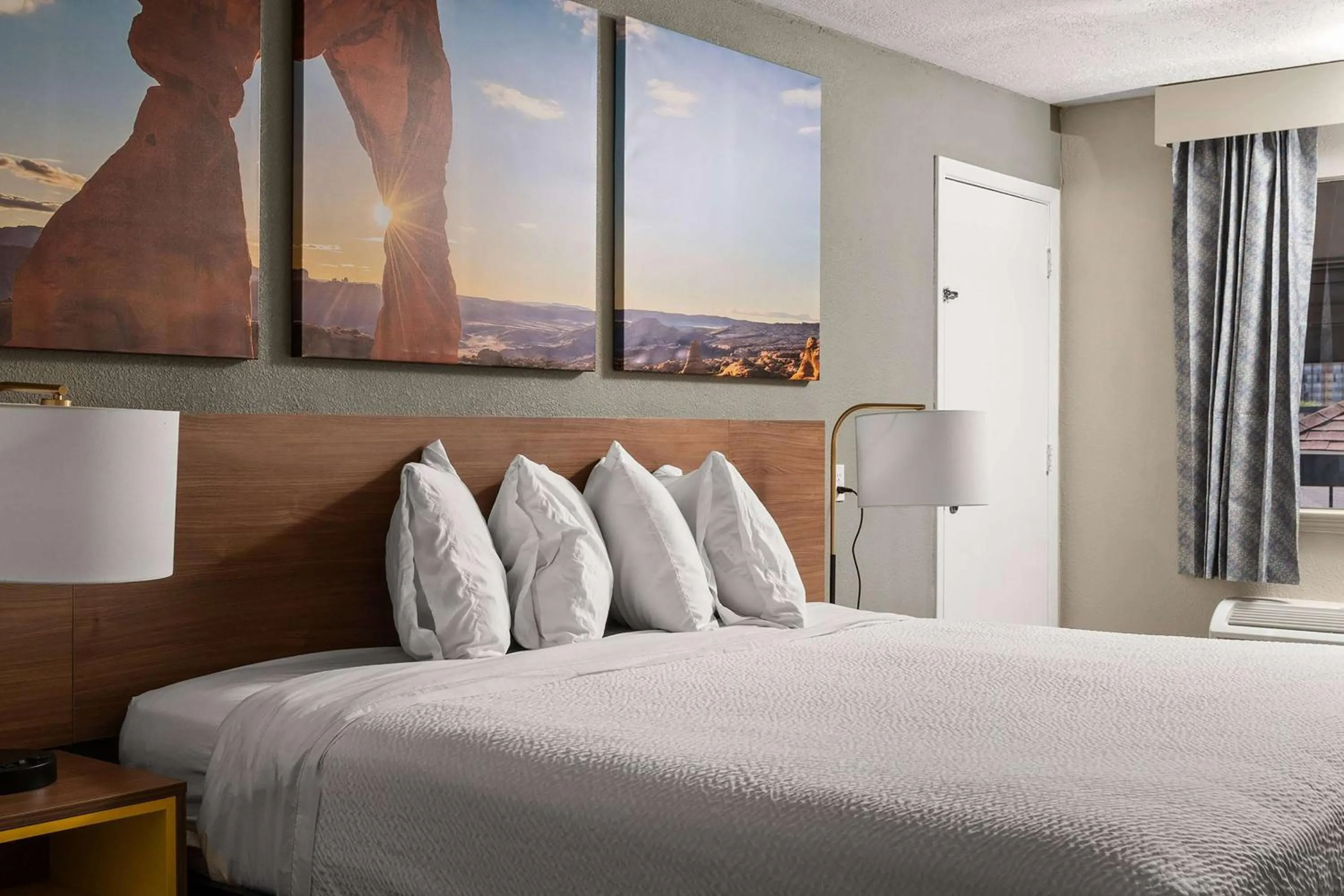 Photo of the whole room, Bed in Days inn by Wyndham Albuquerque Northeast
