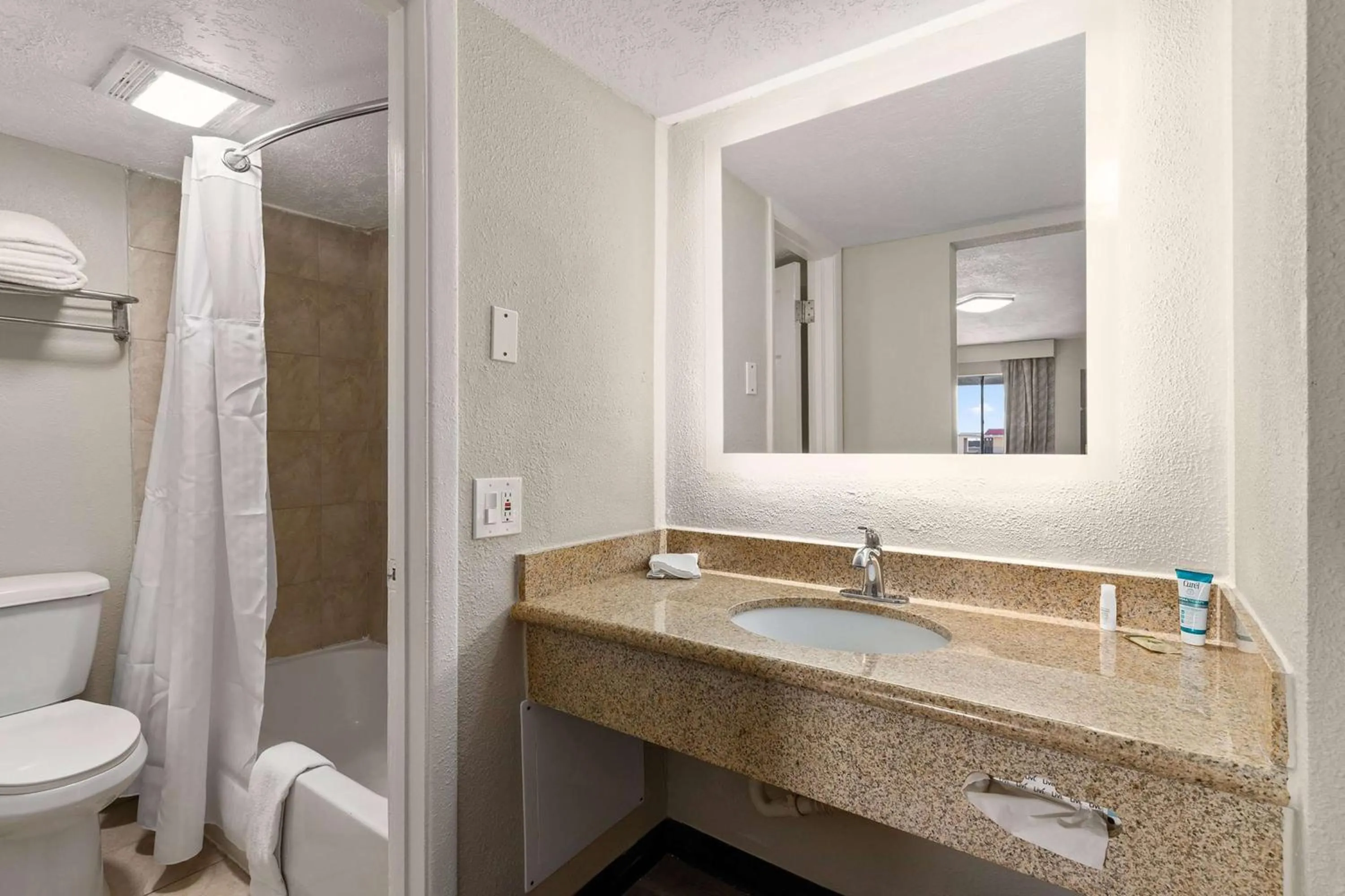 Shower in Days inn by Wyndham Albuquerque Northeast