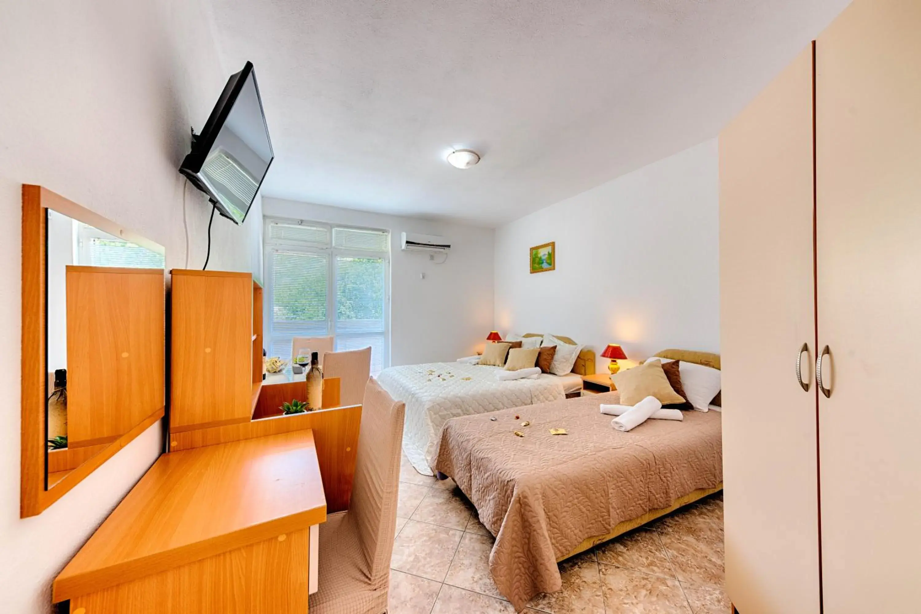 Triple Room in HOTEL DANA Triple Room in HOTEL DANA