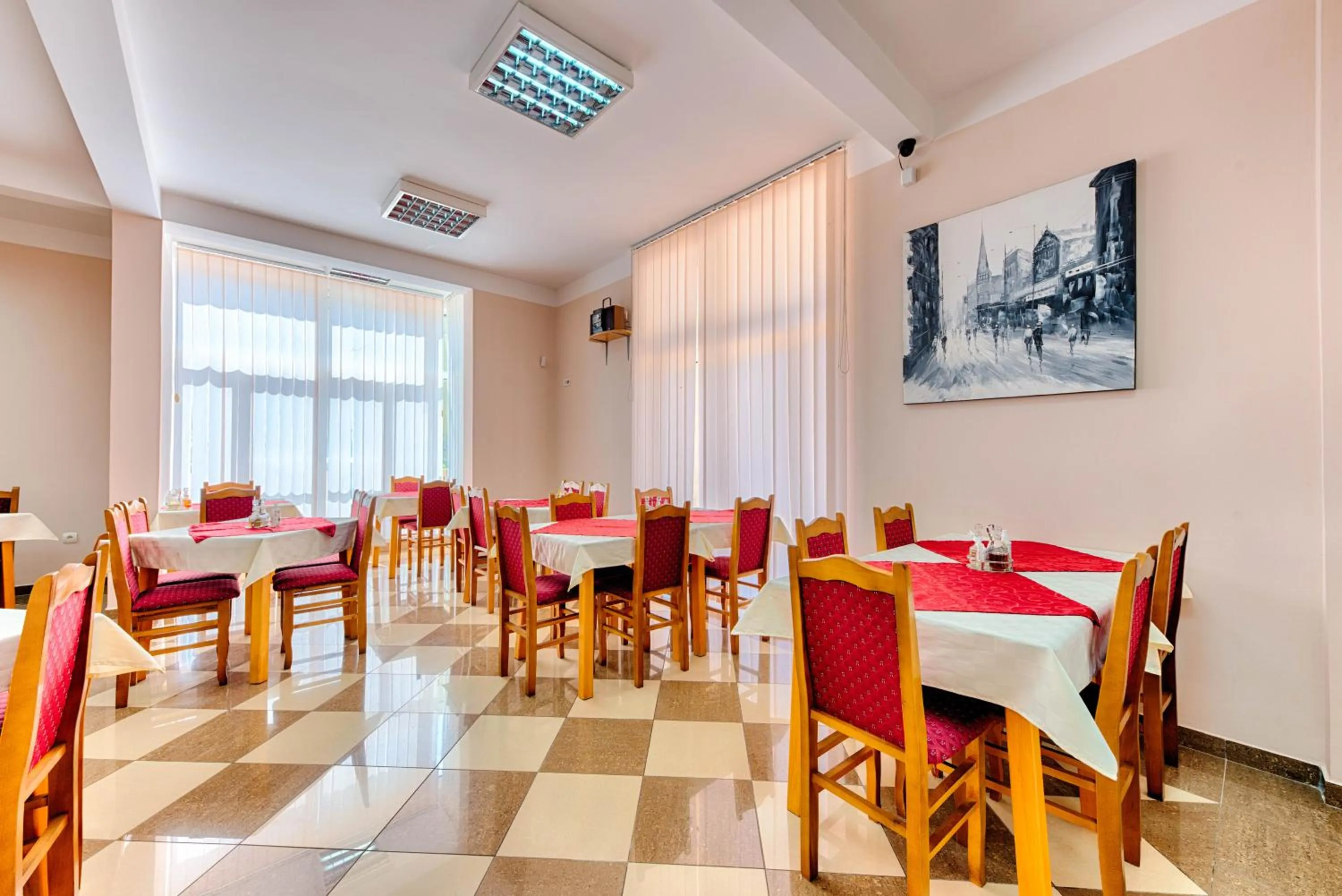 Restaurant/places to eat in HOTEL DANA