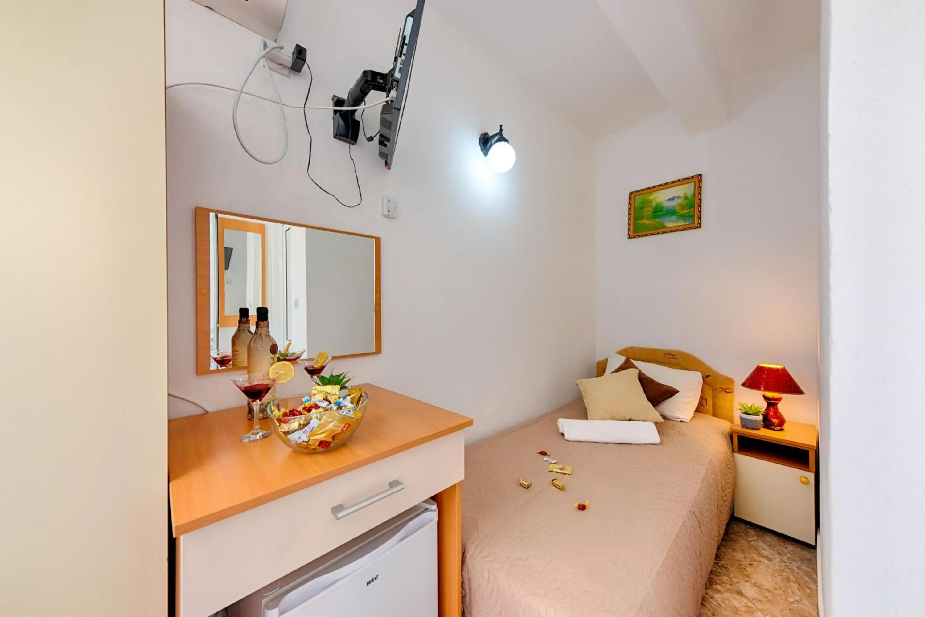 Single Room in HOTEL DANA Single Room in HOTEL DANA