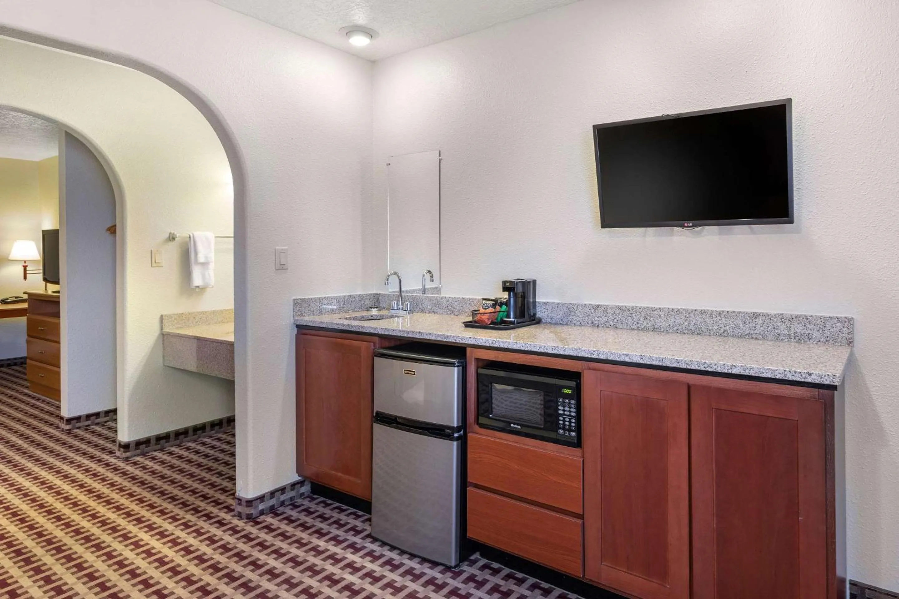 Photo of the whole room, Kitchen/Kitchenette in Econo Lodge Inn & Suites Socorro
