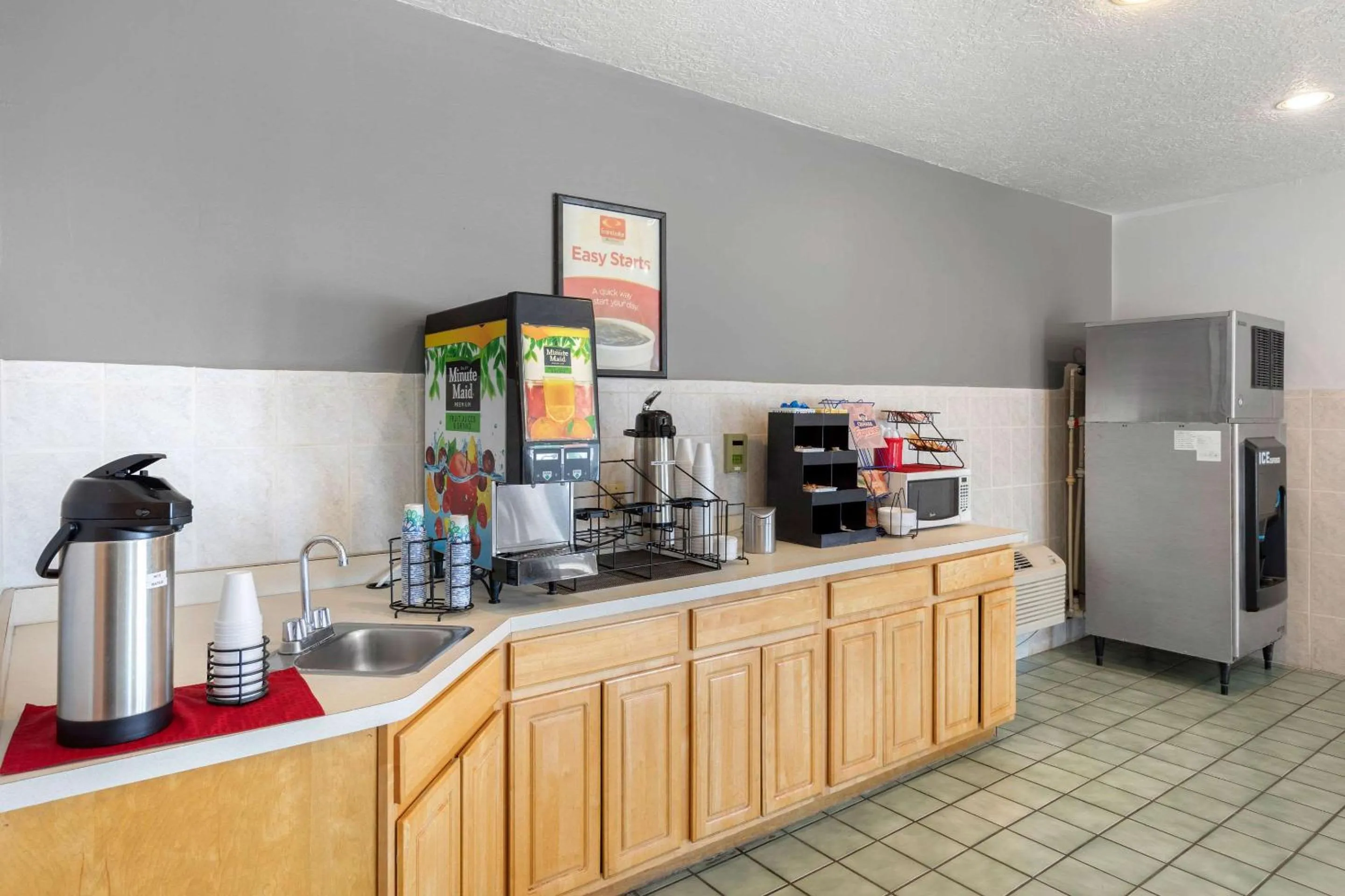 Restaurant/places to eat, Kitchen/Kitchenette in Econo Lodge Inn & Suites Socorro