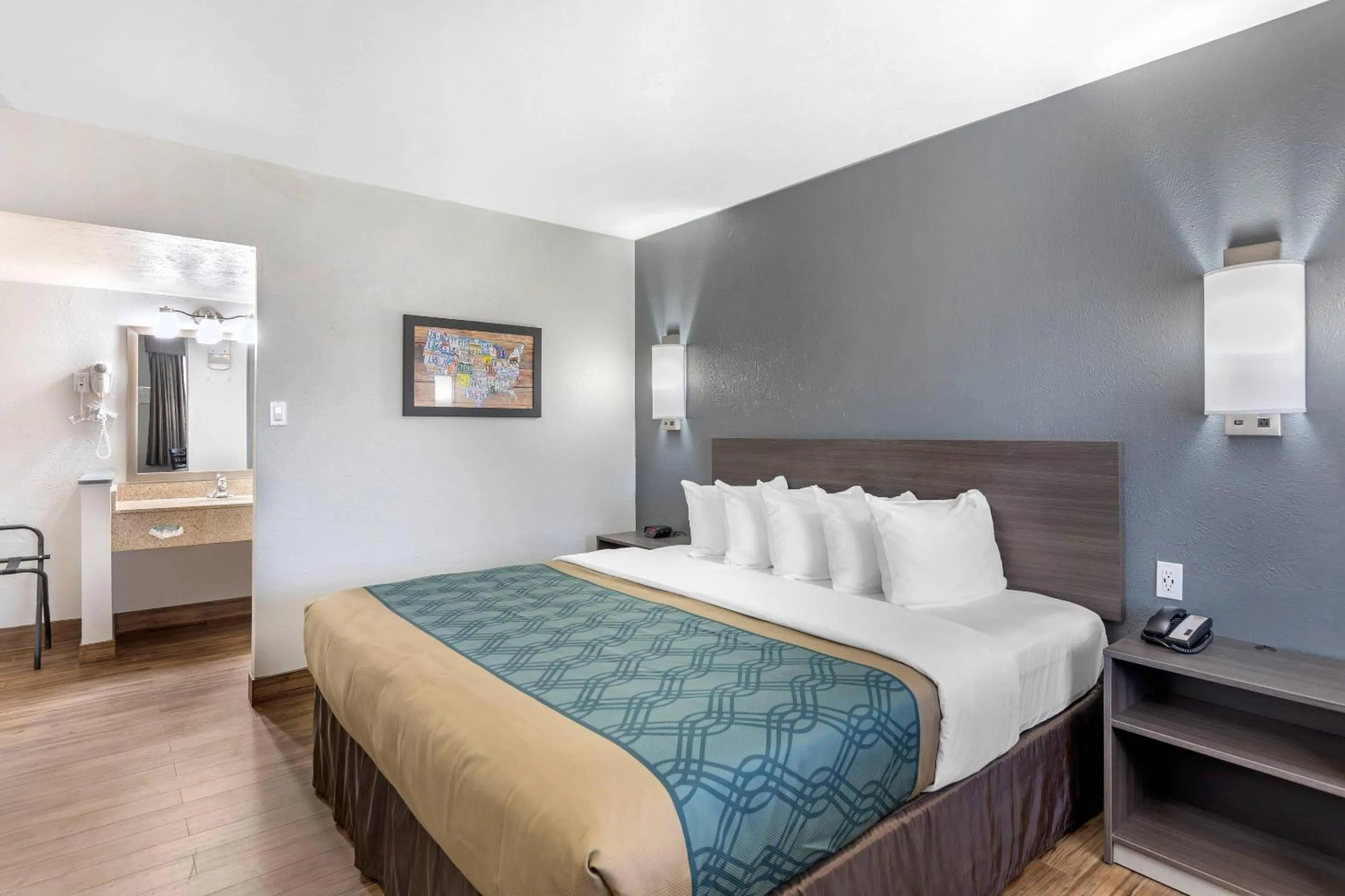 Bedroom, Bed in Econo Lodge Inn & Suites Socorro