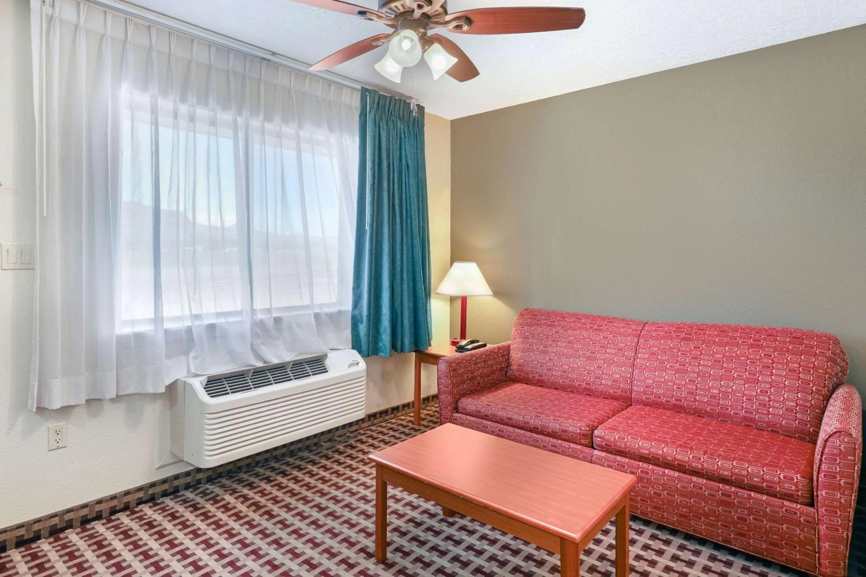 Photo of the whole room, Seating Area in Econo Lodge Inn & Suites Socorro