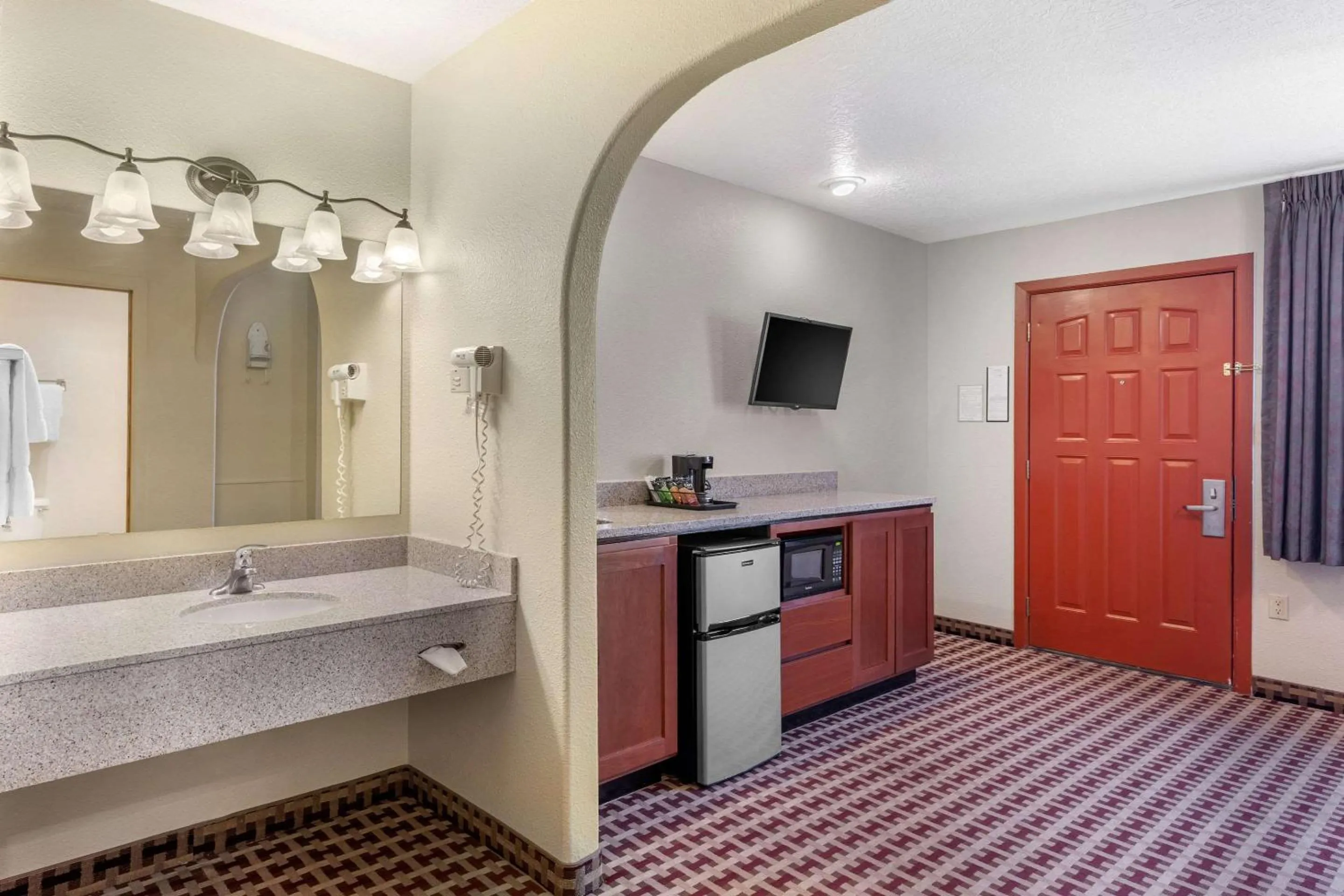 Photo of the whole room, Bathroom in Econo Lodge Inn & Suites Socorro