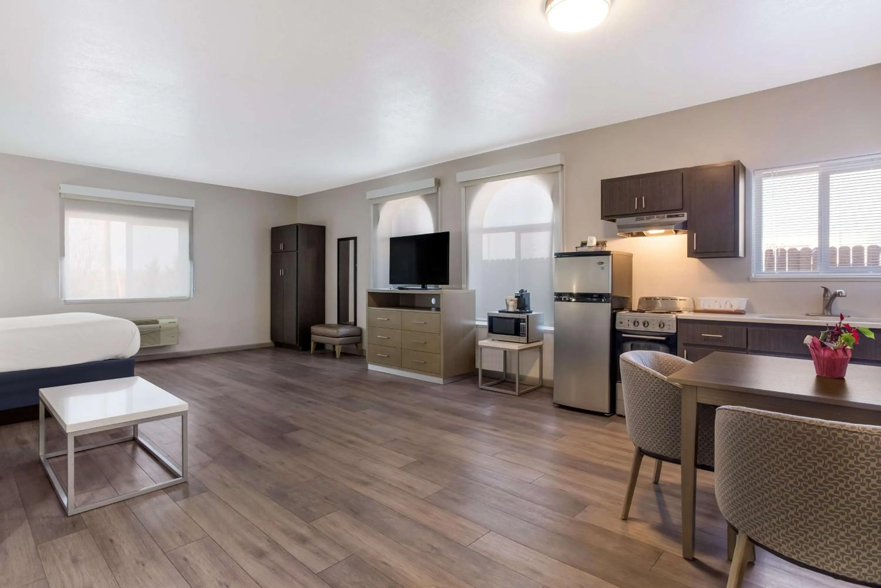 Photo of the whole room in Best Western Grants Inn