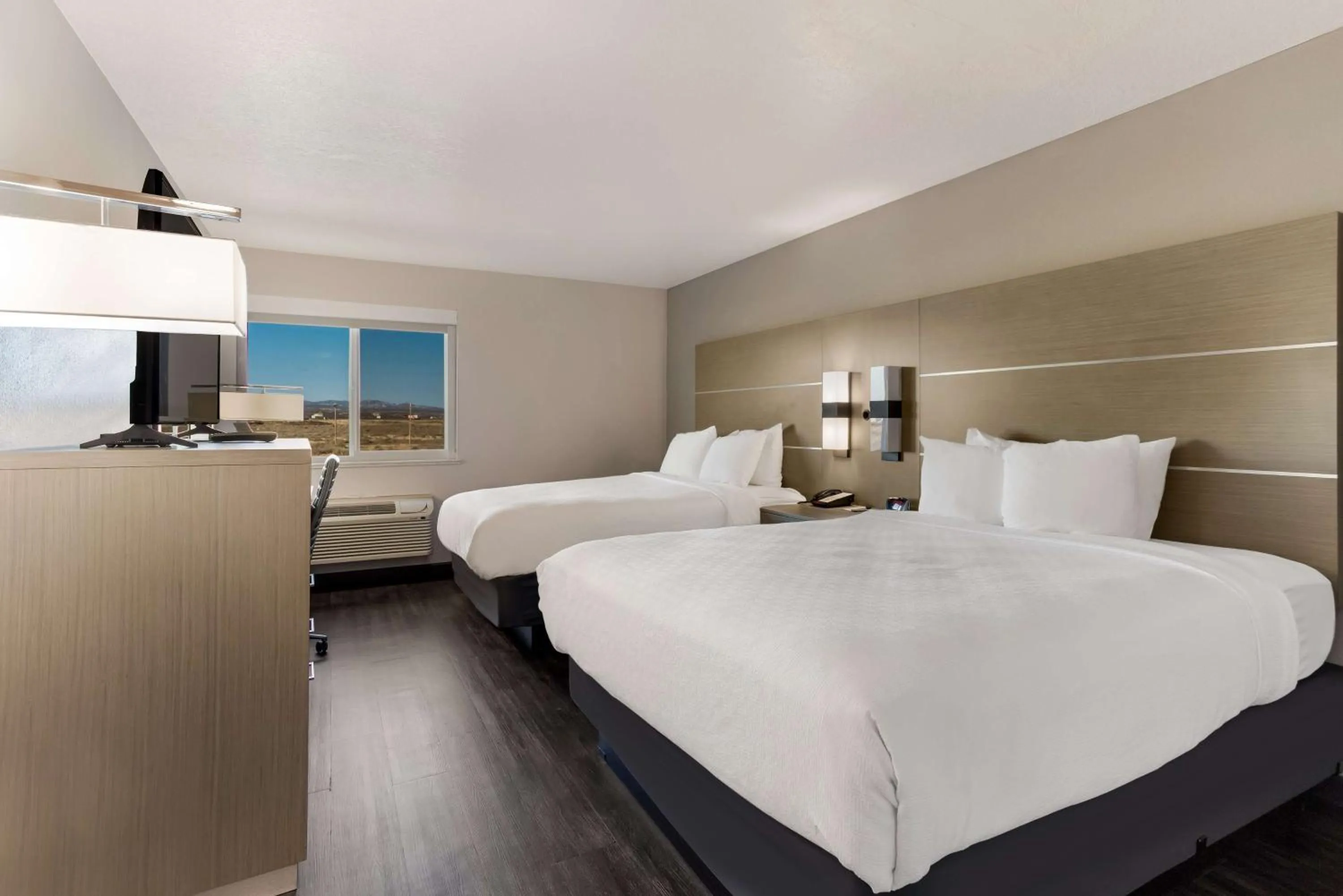 Bedroom, Bed in Best Western Grants Inn