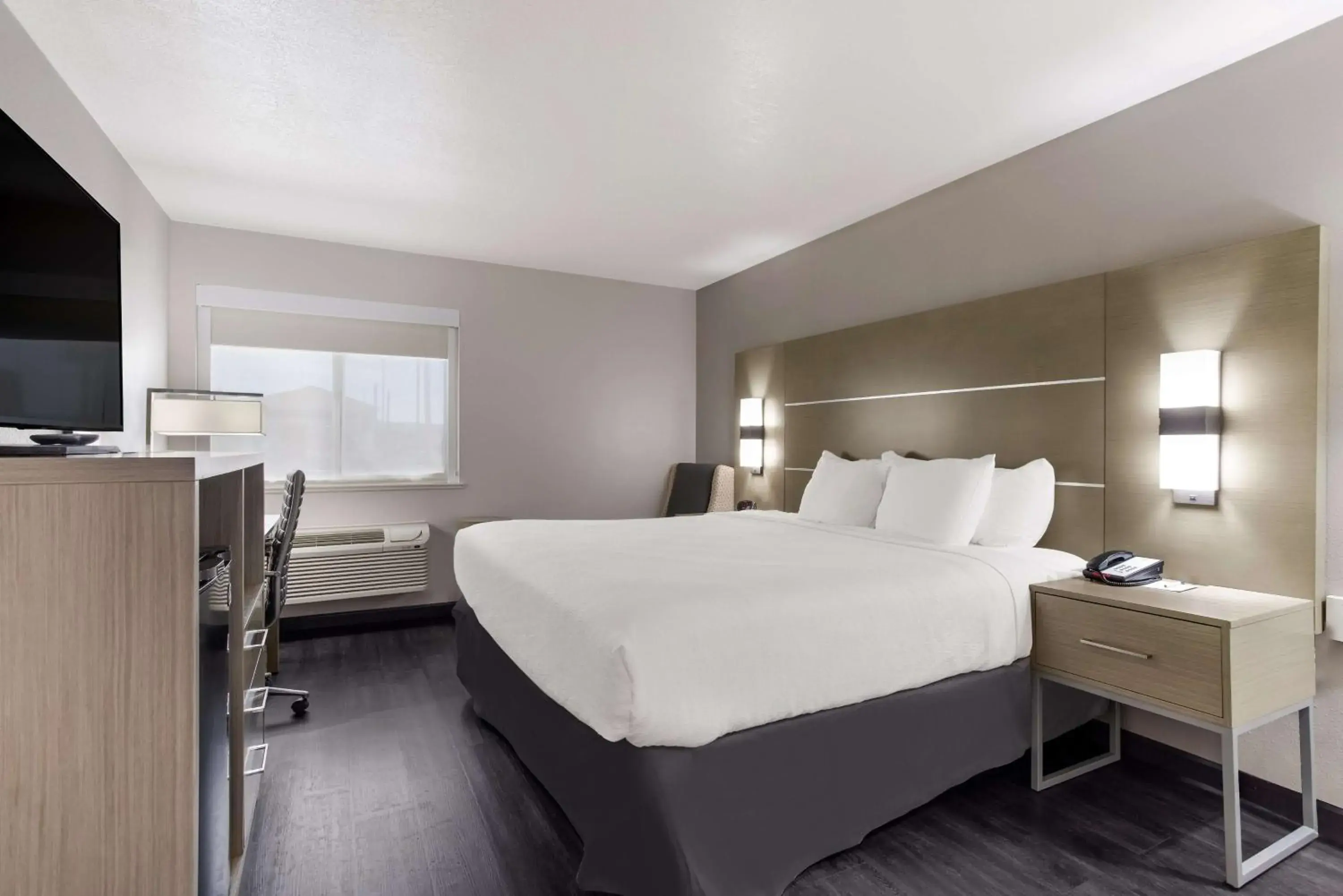 King Room with Roll-In Shower - Mobility Access in Best Western Grants Inn King Room with Roll-In Shower - Mobility Access in Best Western Grants Inn