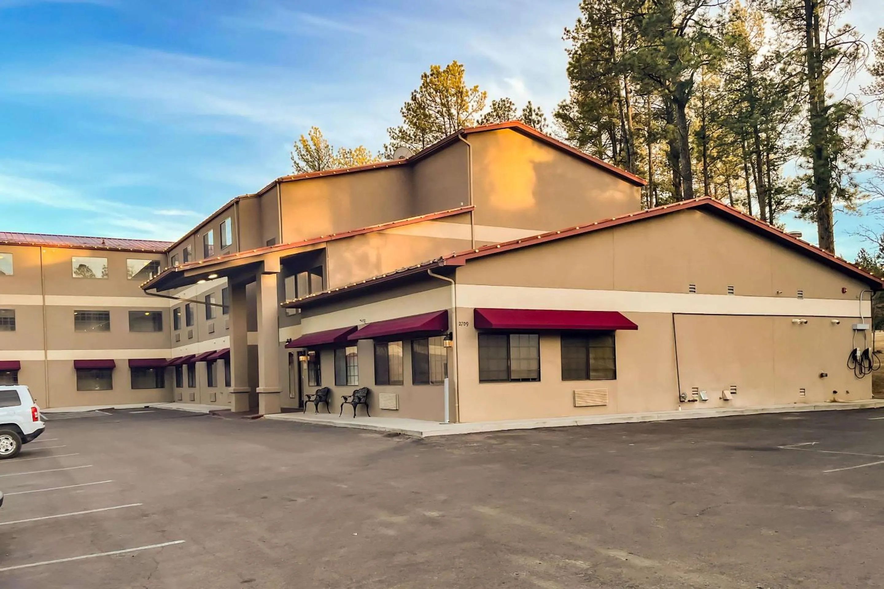 Property building in Comfort Inn & Suites Midtown
