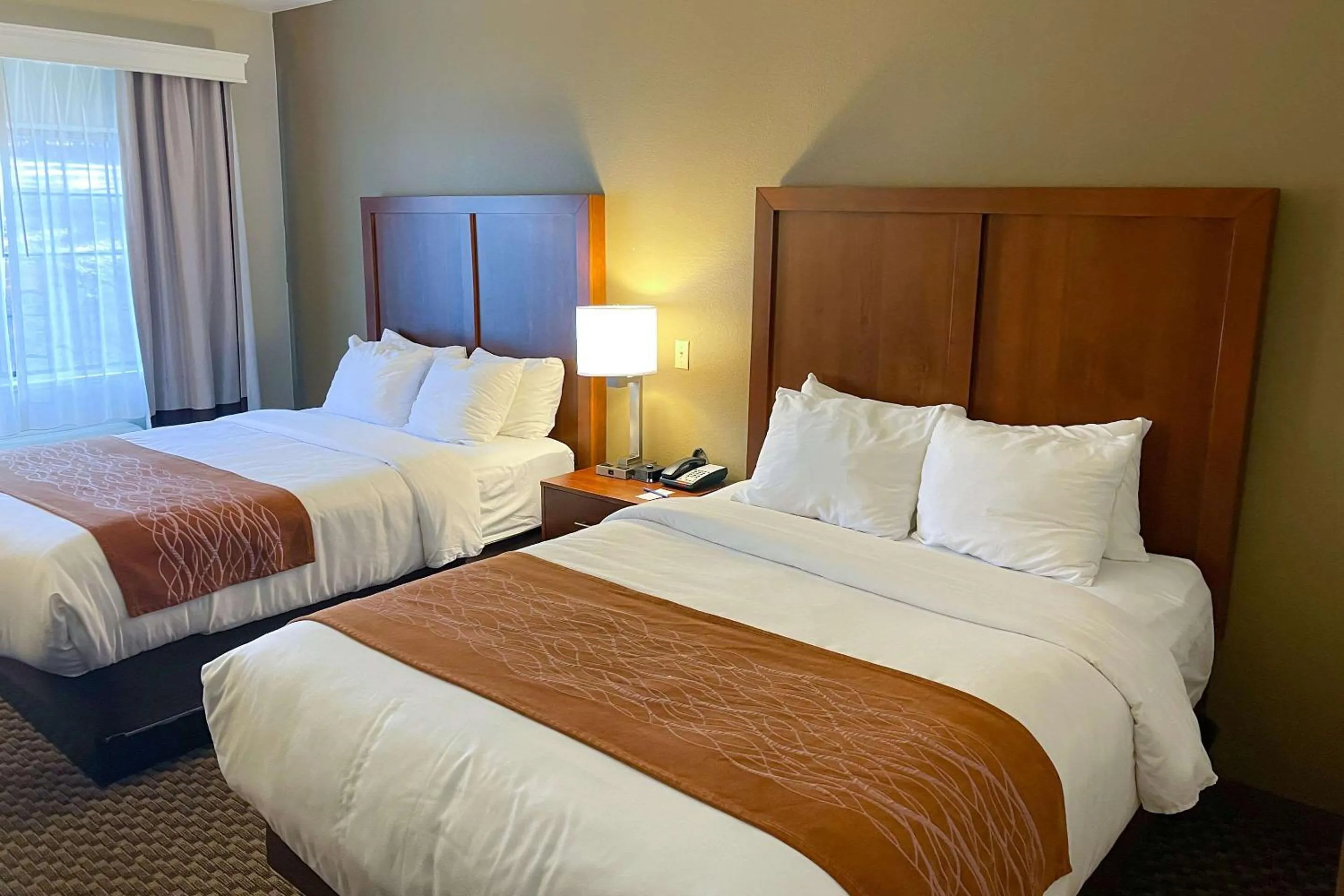 Bedroom, Bed in Comfort Inn & Suites Midtown