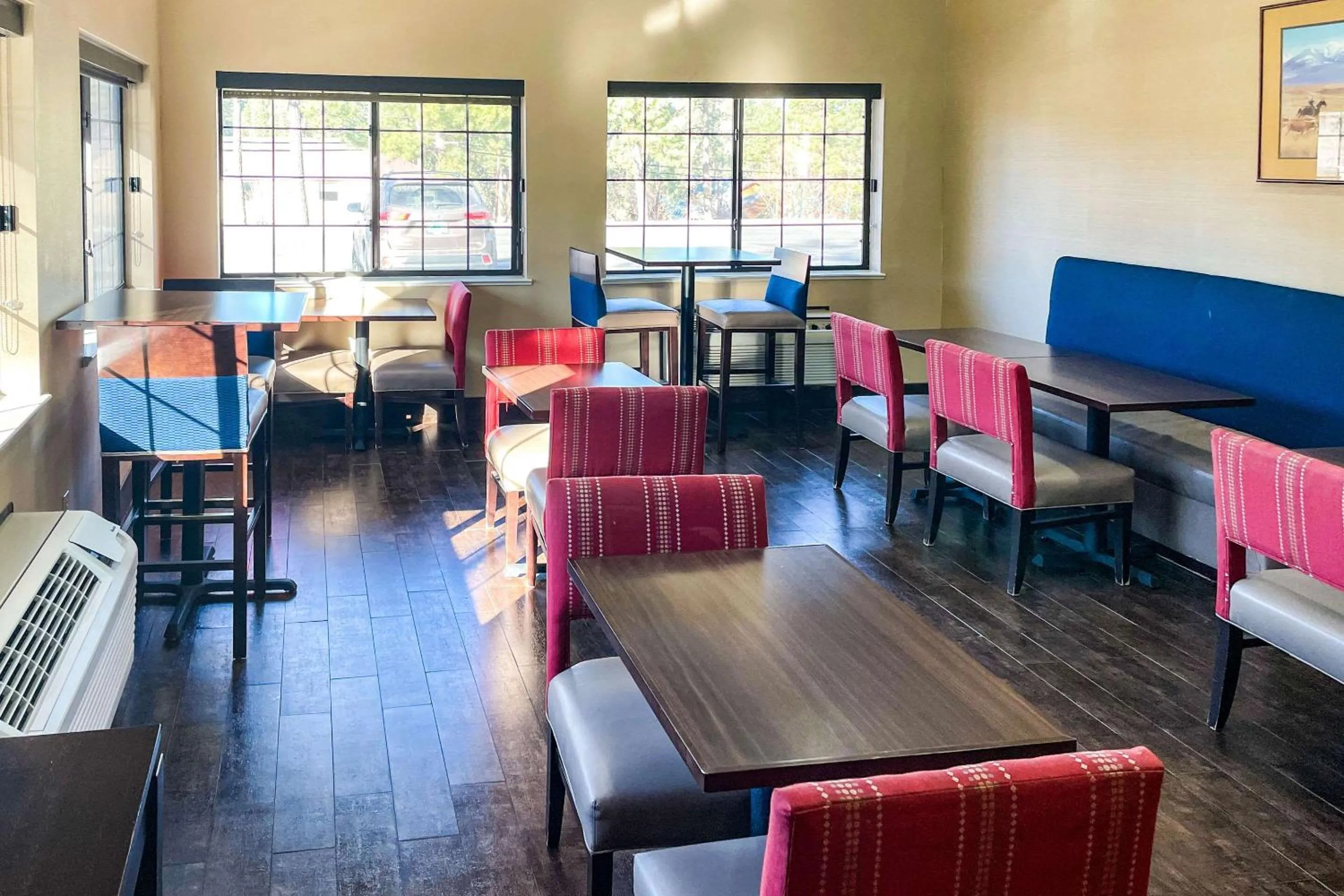 Breakfast in Comfort Inn & Suites Midtown