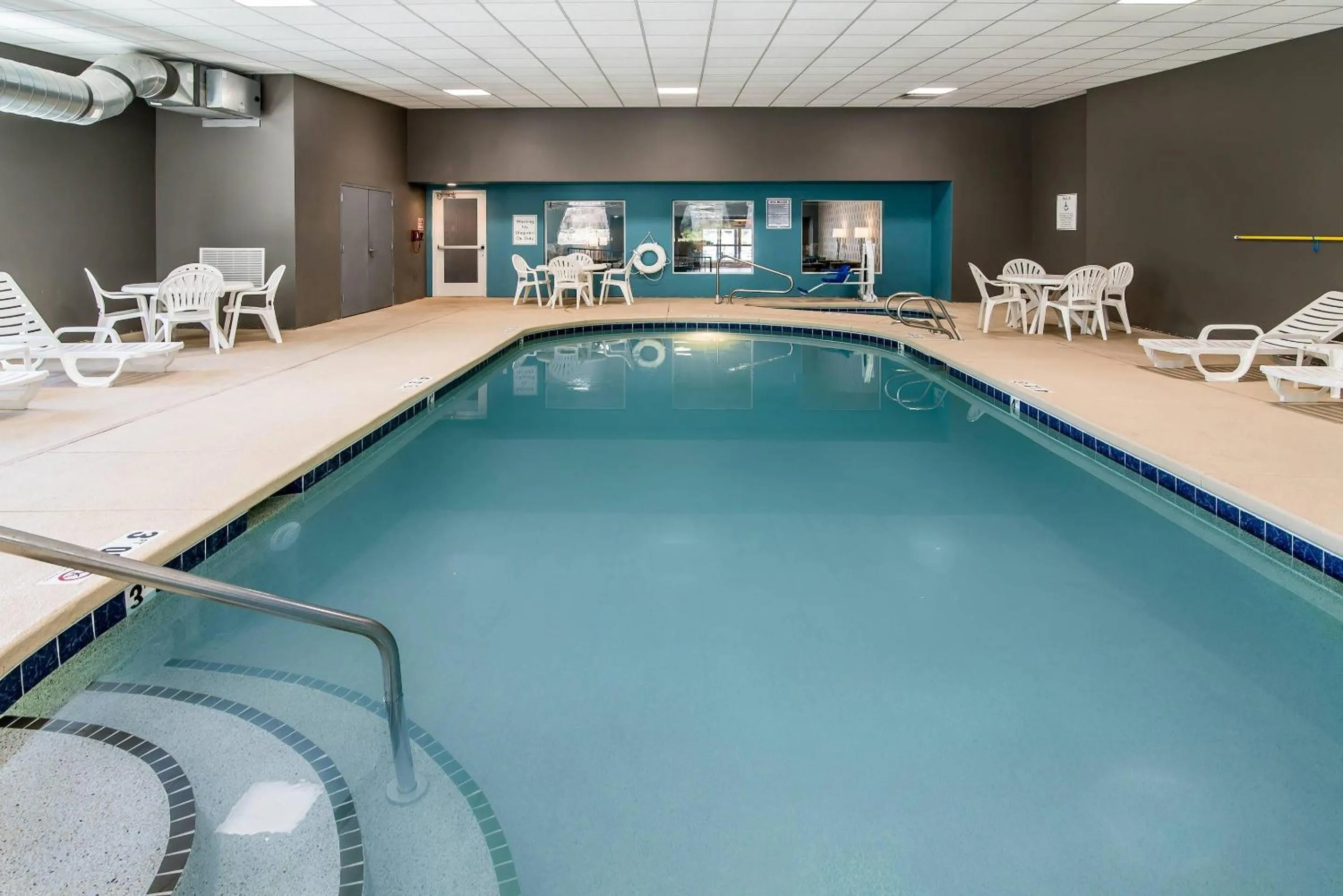 Swimming pool in Elevate Hotel at Sierra Blanca Ruidoso, an Ascend Collection Hotel
