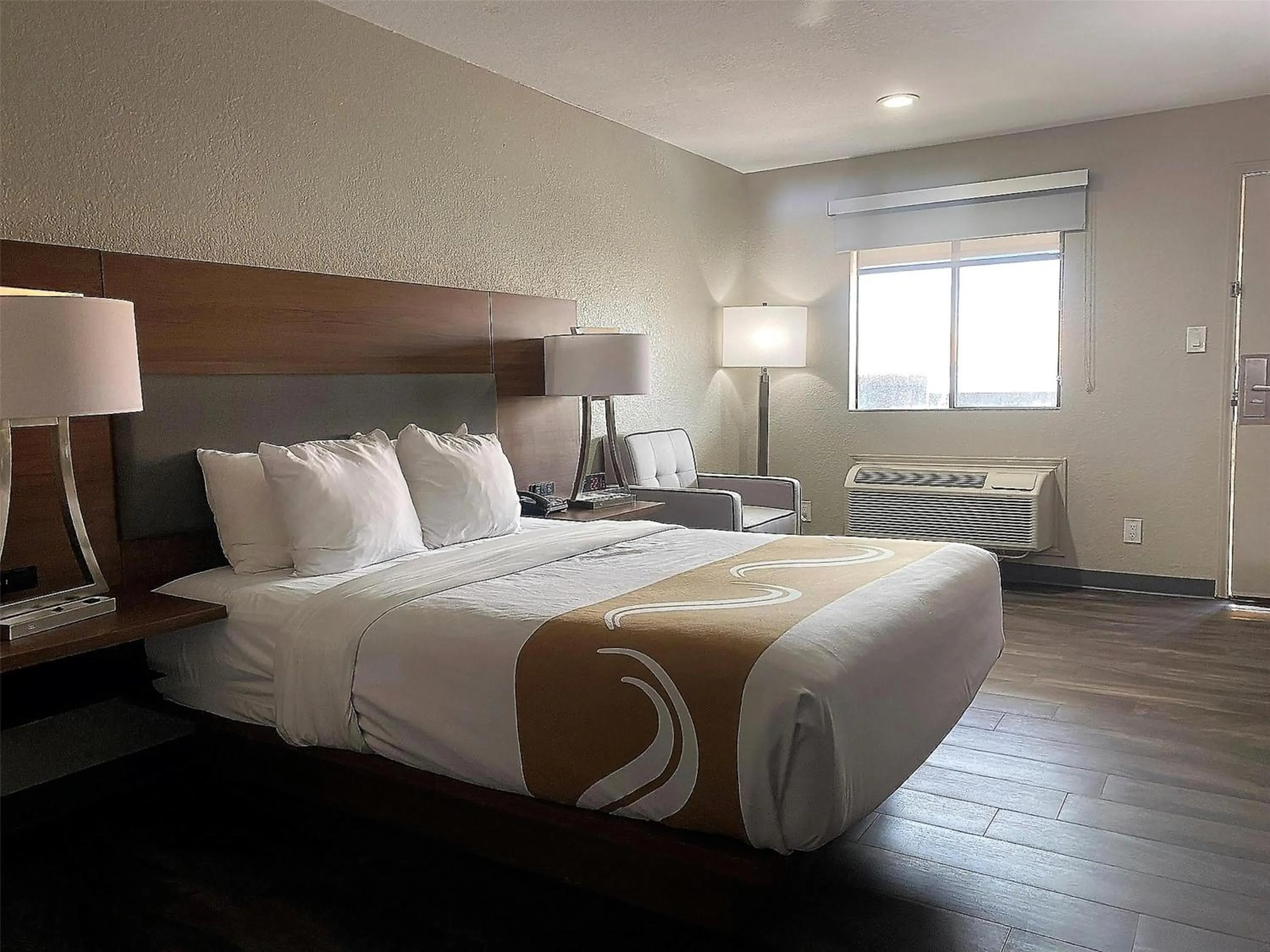 Bedroom, Bed in SureStay Plus by Best Western Alamogordo White Sands