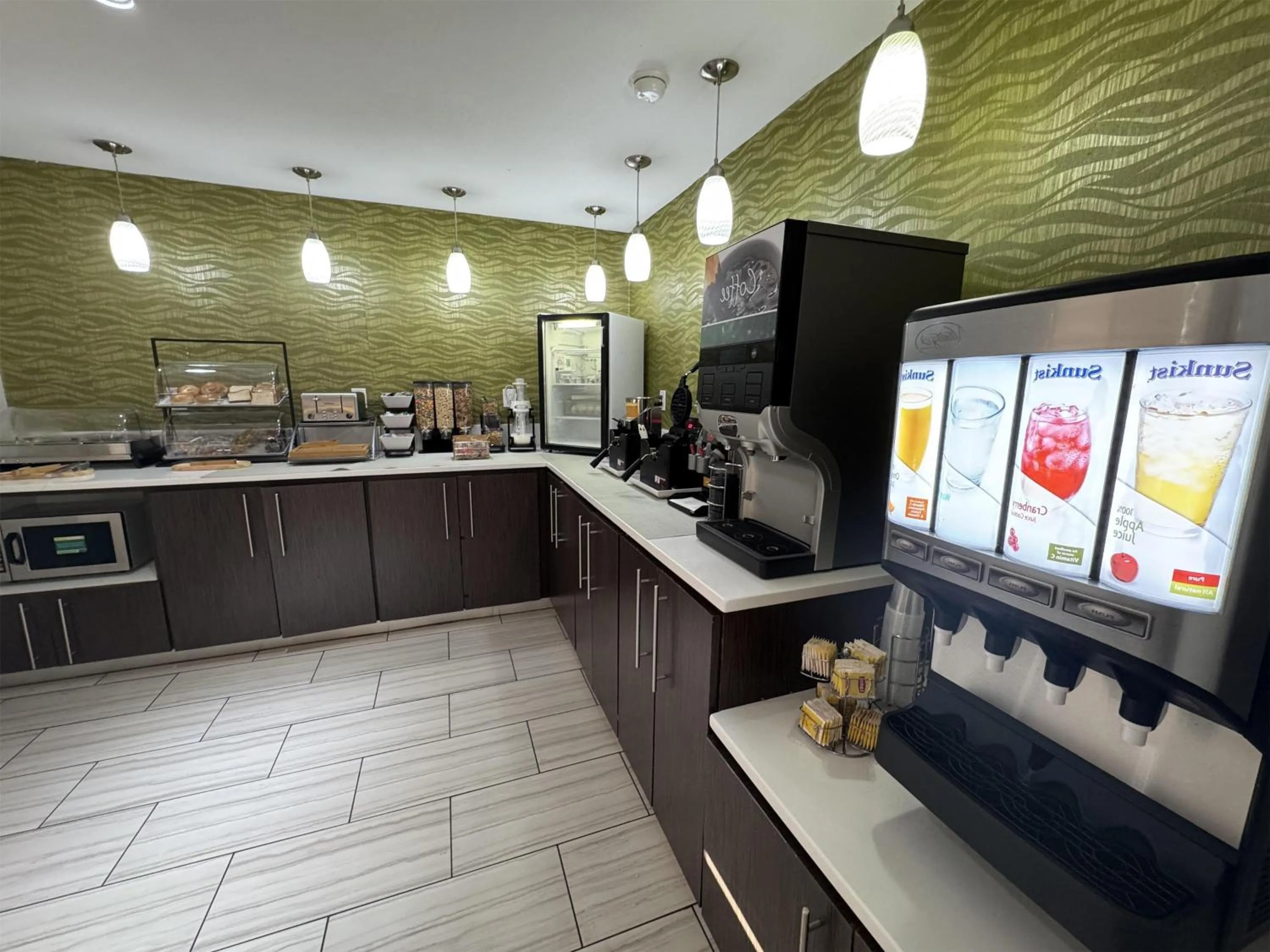 Breakfast in SureStay Plus by Best Western Alamogordo White Sands