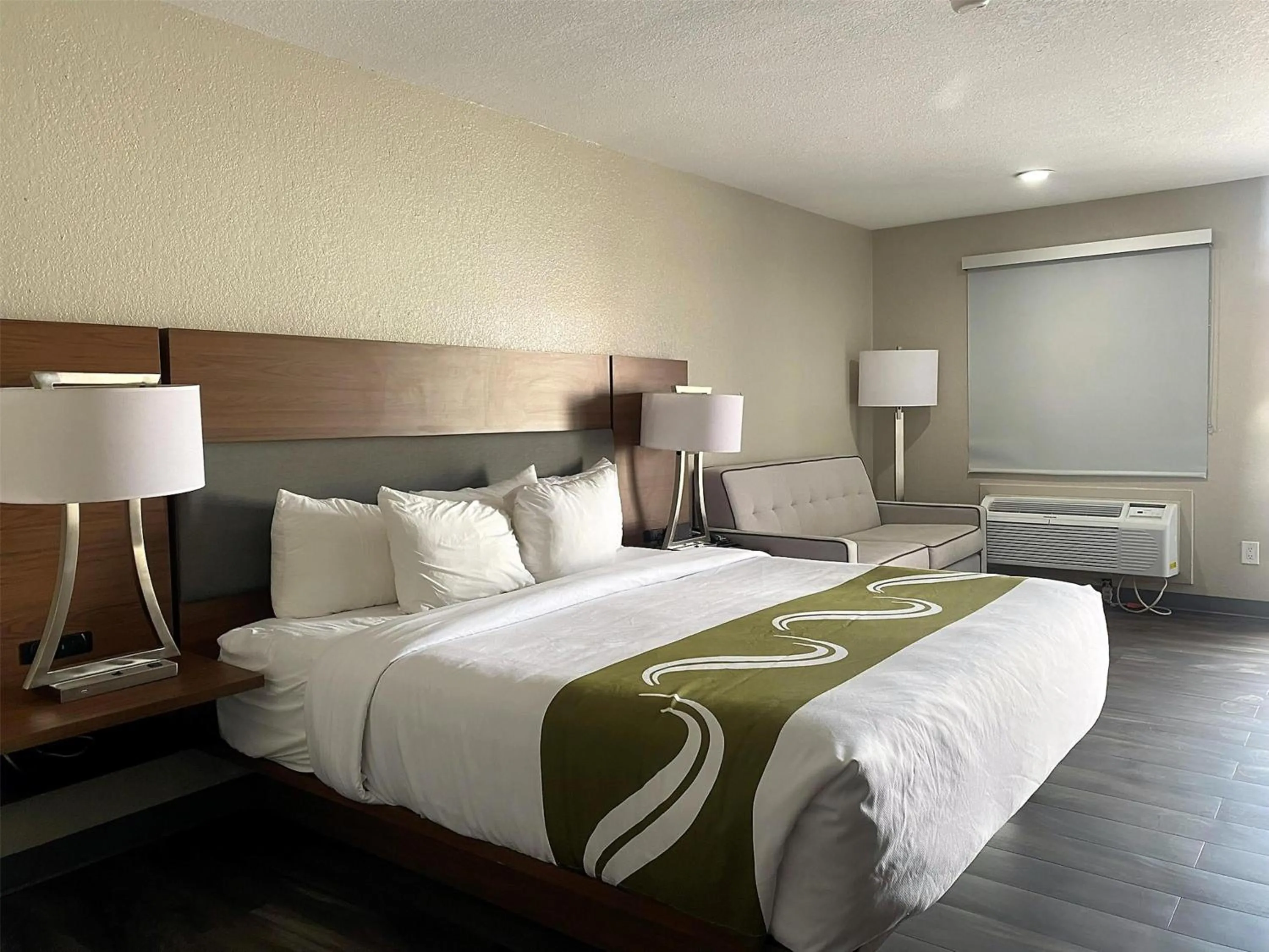 Bedroom, Bed in SureStay Plus by Best Western Alamogordo White Sands