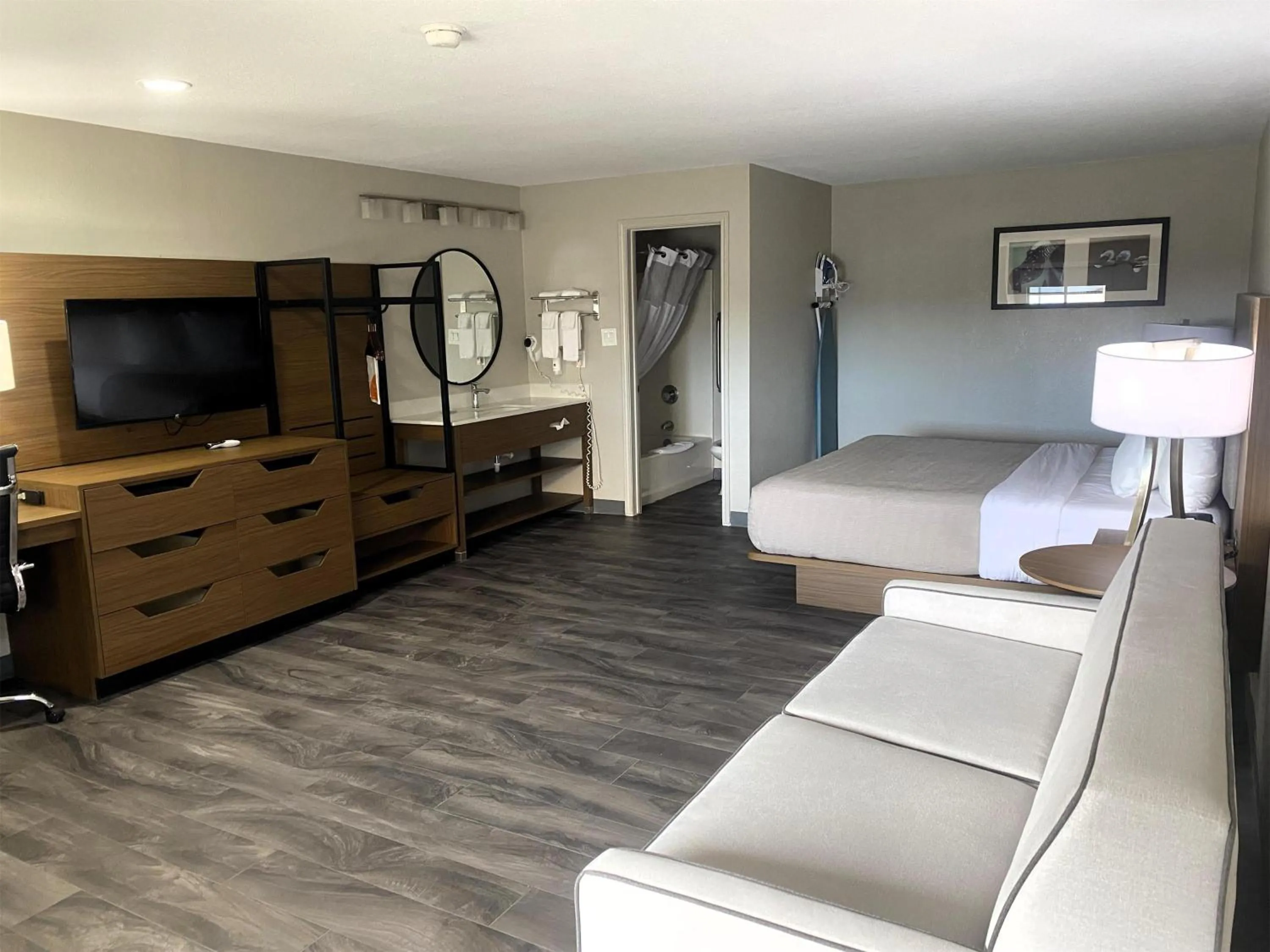Bedroom, Bed in SureStay Plus by Best Western Alamogordo White Sands