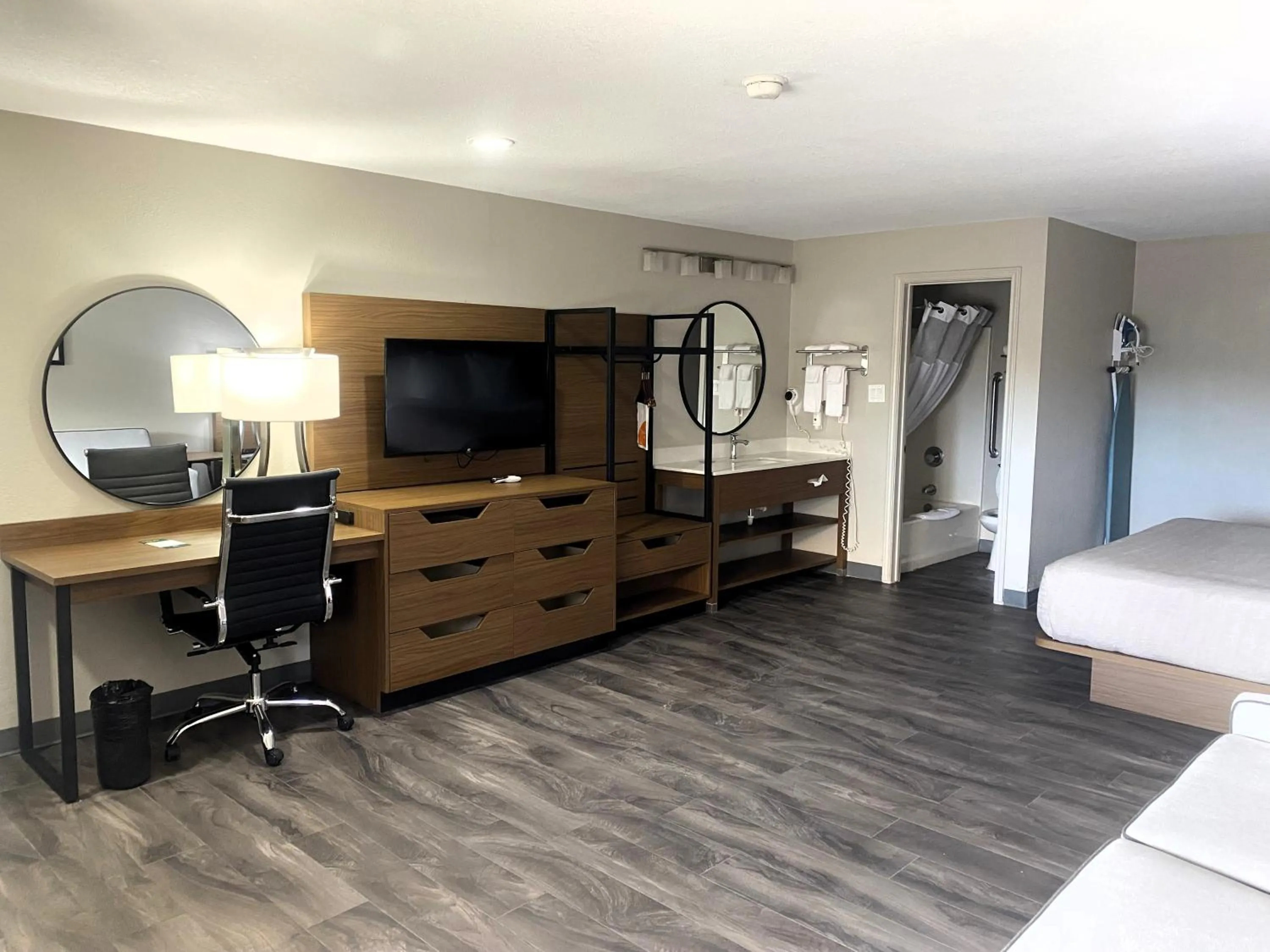 Bedroom, Bed in Quality Inn & Suites Near White Sands National Park