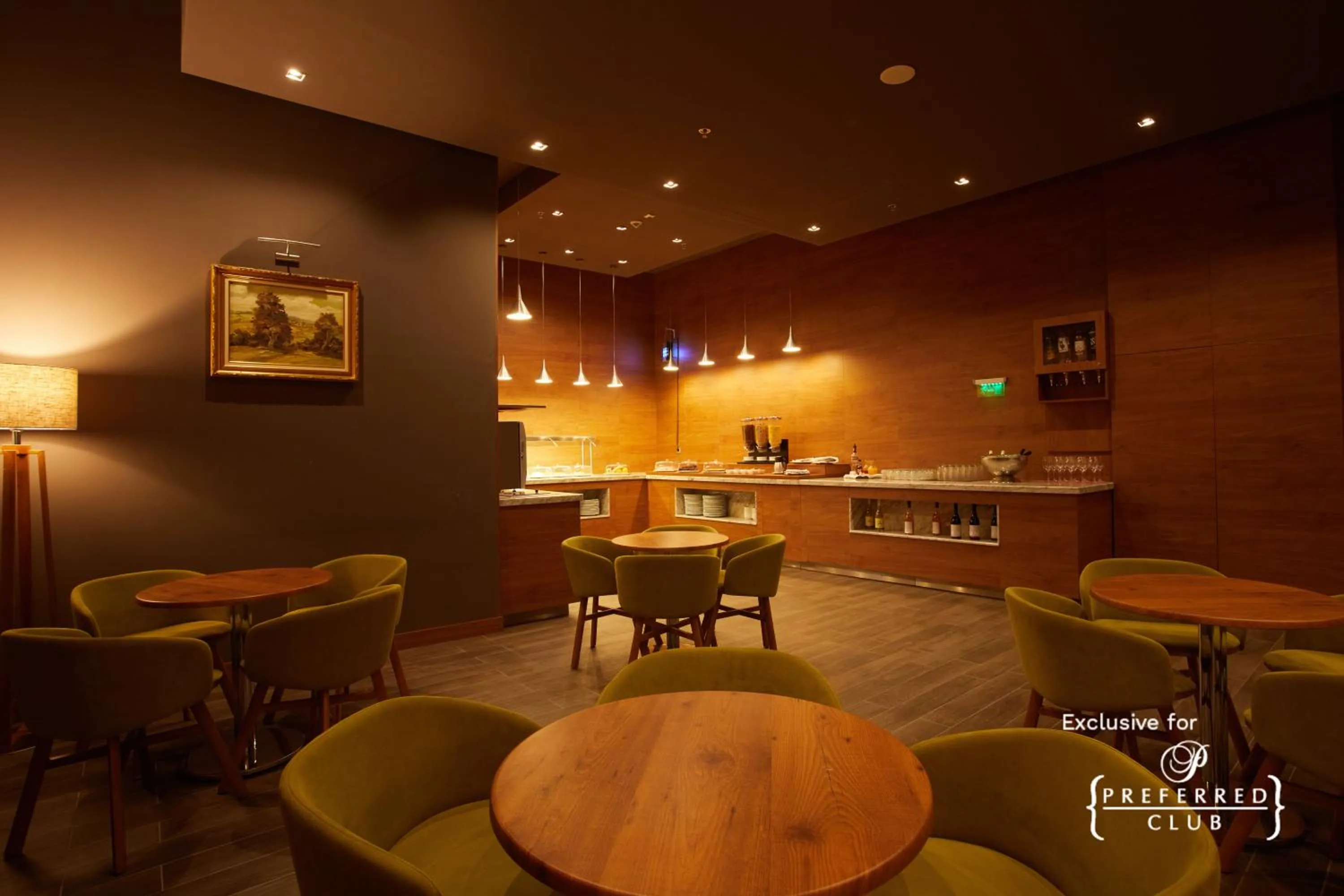 Lounge or bar in Secrets Sunny Beach Resort and Spa - Premium All Inclusive - Adults Only