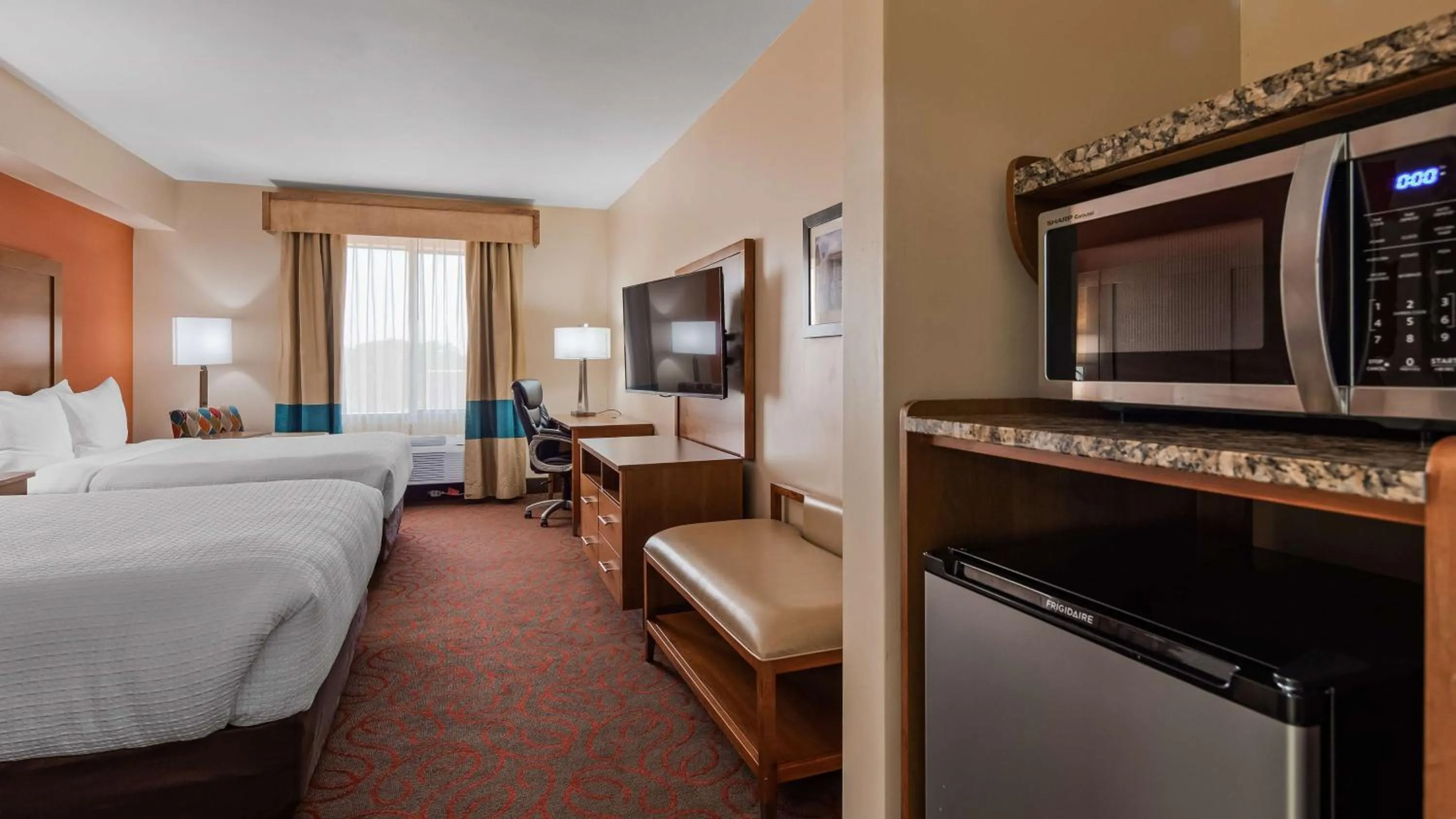 Photo of the whole room, Bed in Best Western Cannon A.F.B.