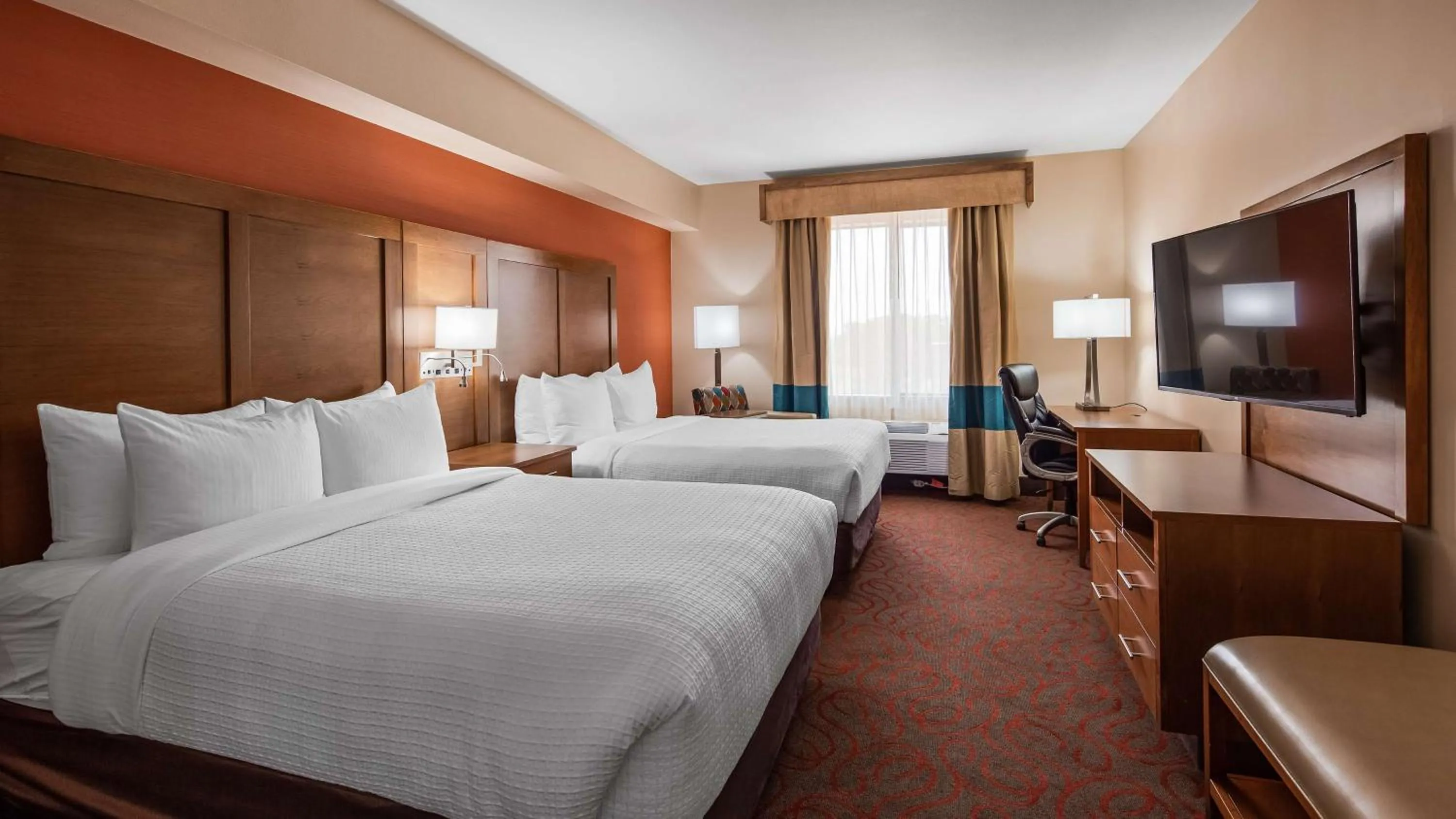 Photo of the whole room, Bed in Best Western Cannon A.F.B.