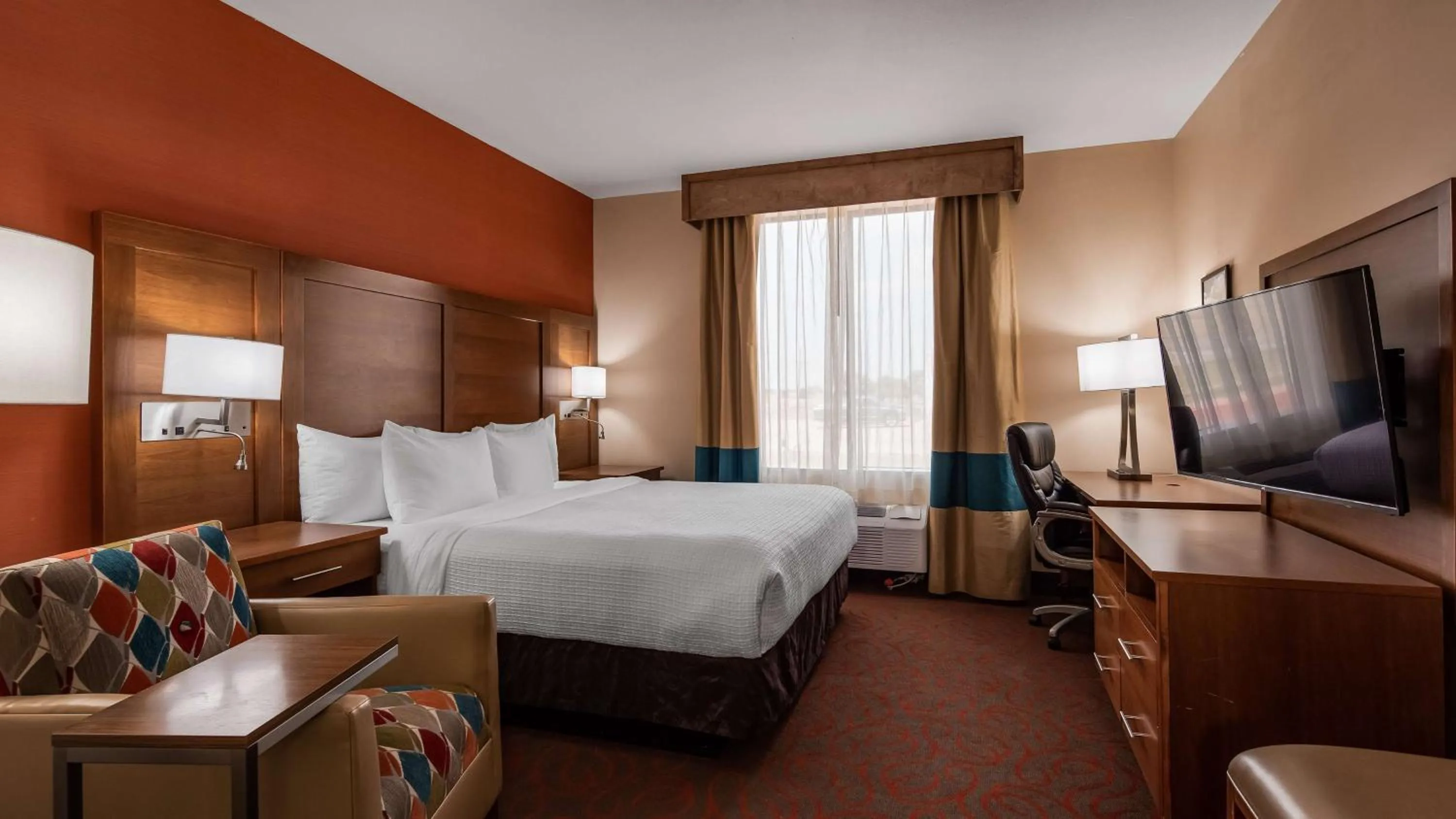 Photo of the whole room, Bed in Best Western Cannon A.F.B.