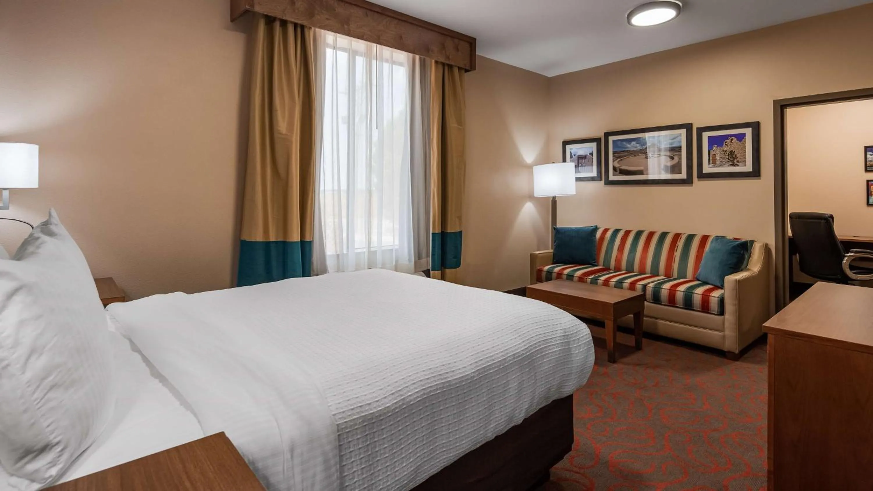 Photo of the whole room, Bed in Best Western Cannon A.F.B.